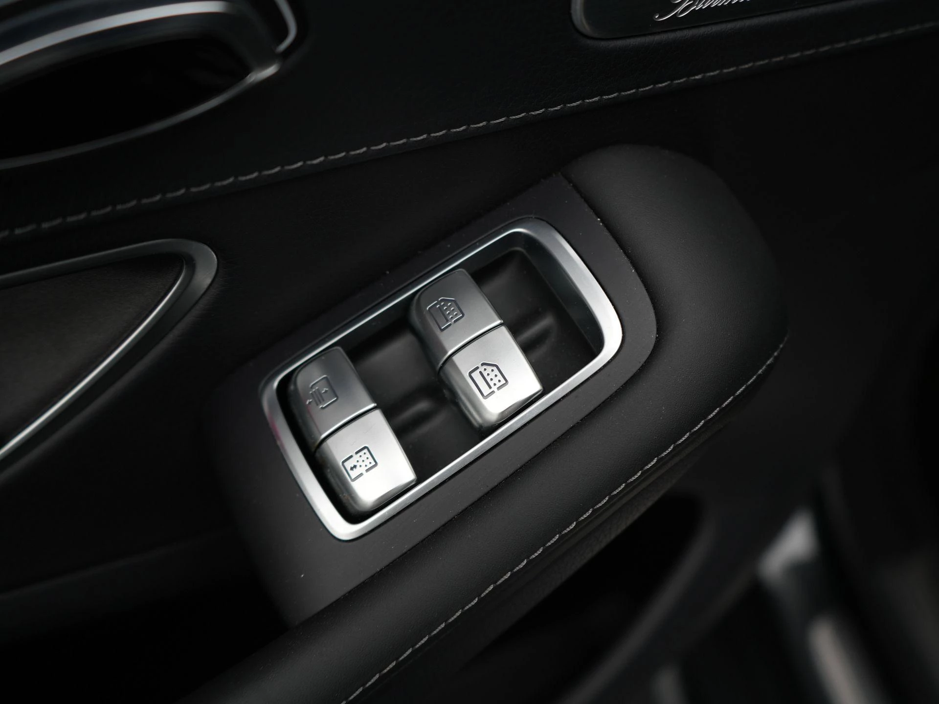 Mercedes-Benz-S-Klasse-image-36