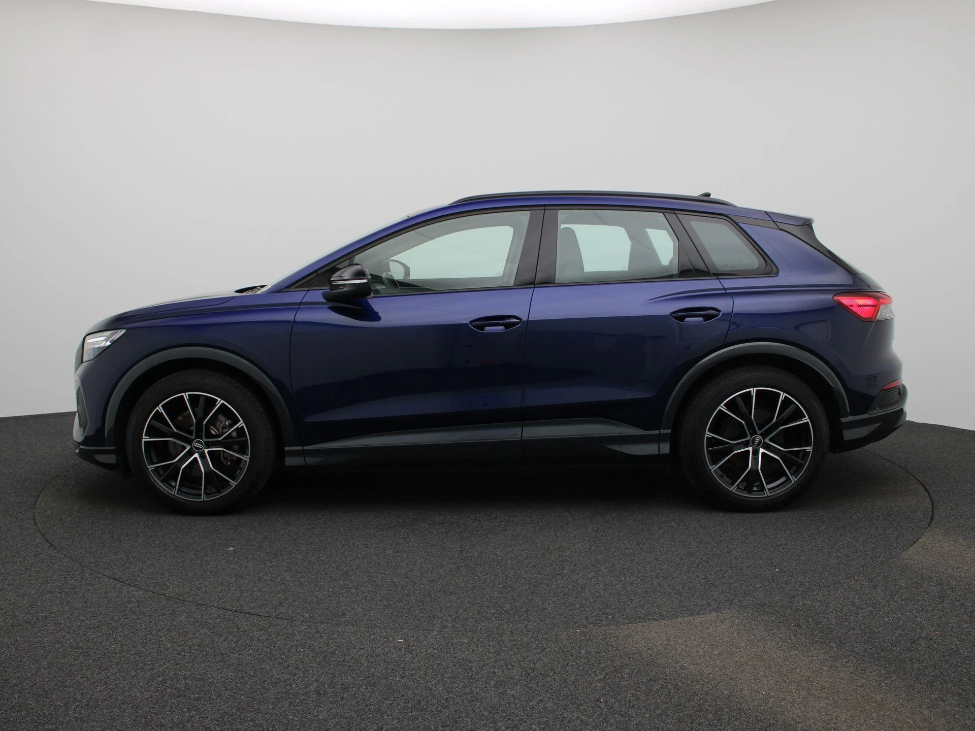 Audi-Q4 e-tron-image-3