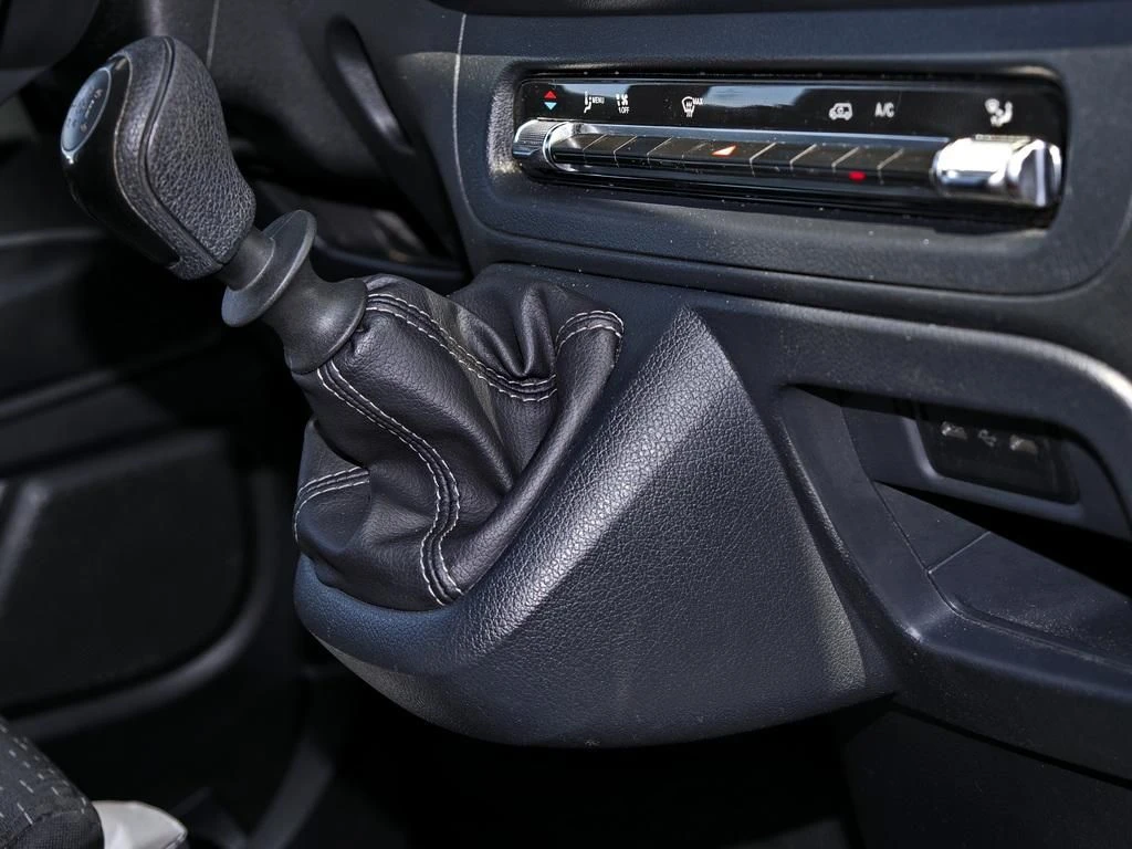 Mercedes-Benz-Vito 116-image-11