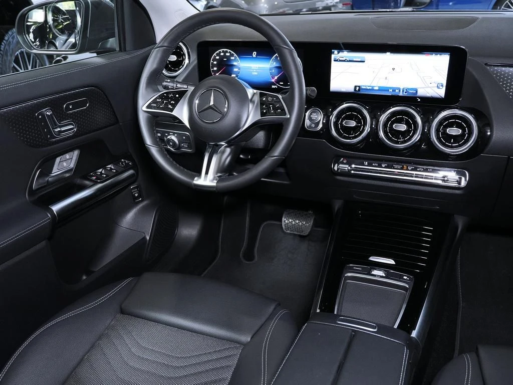 Mercedes-Benz-GLA 220-image-10