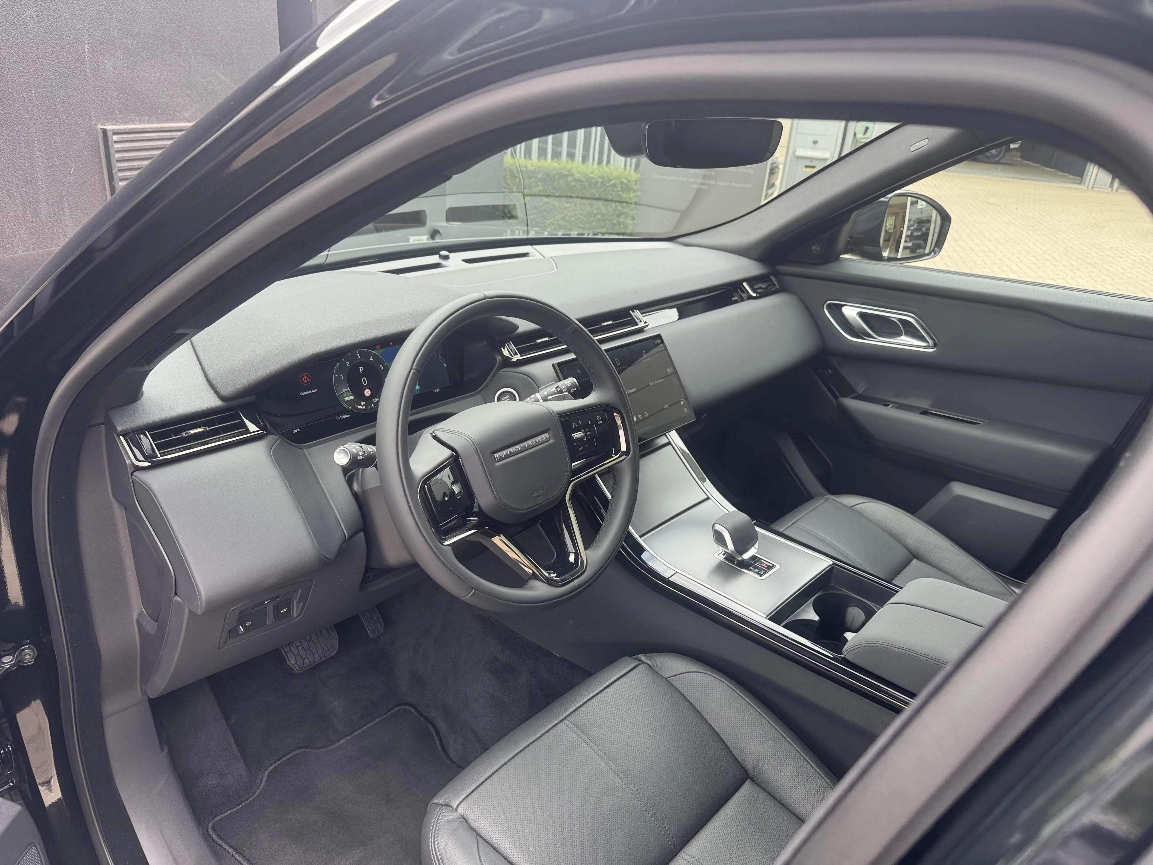 Land Rover Range Rover Velar P400e S AWD Auto. 26MY