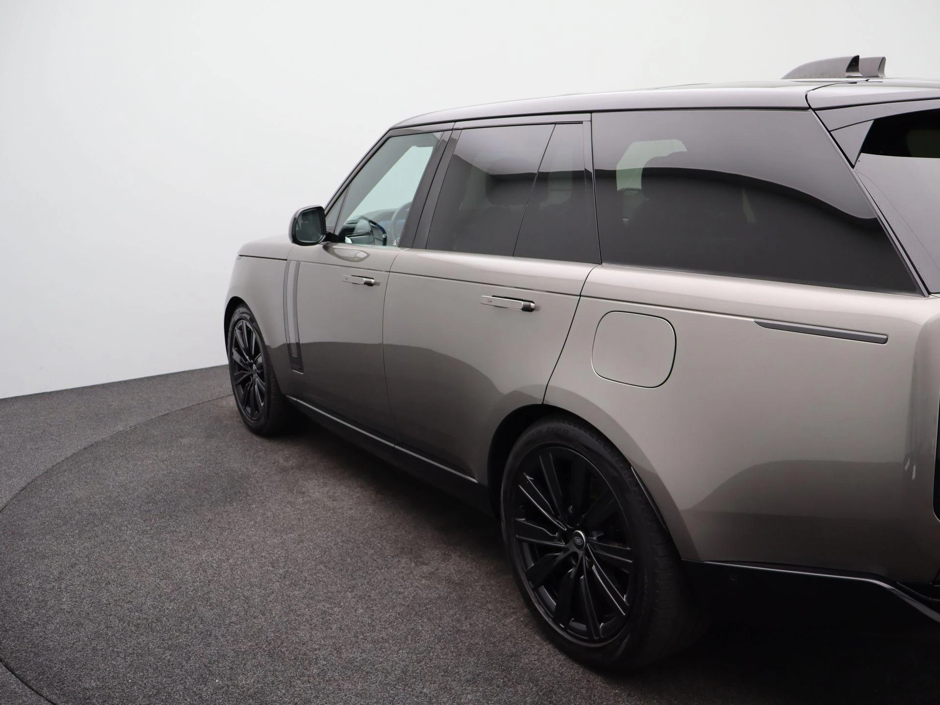 Land Rover-Range Rover-image-43