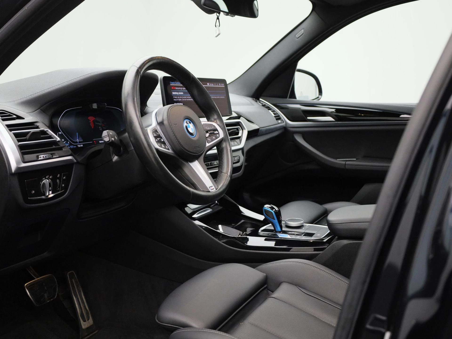 BMW-iX3-image-36