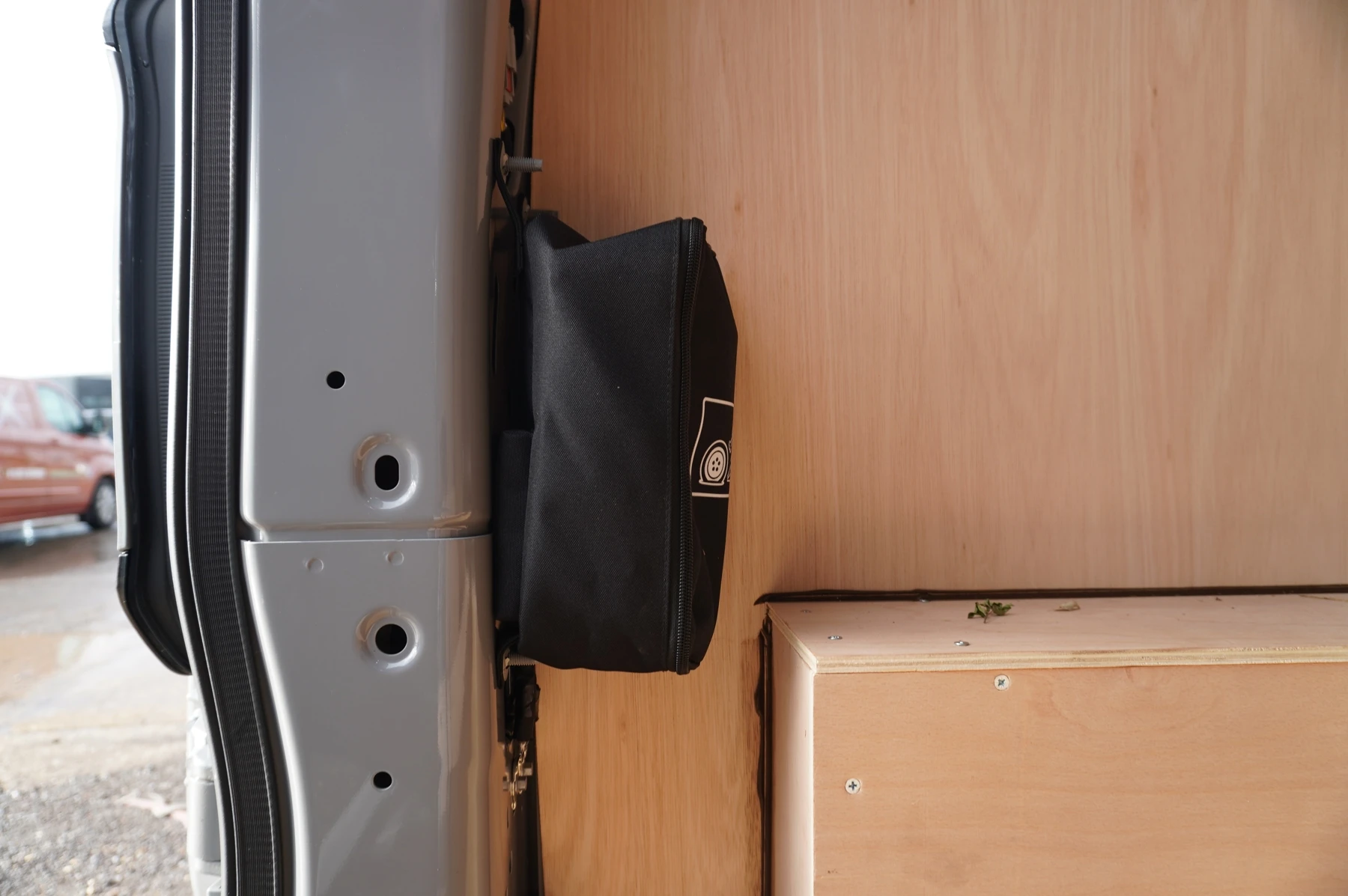 Volkswagen-Transporter-image-44