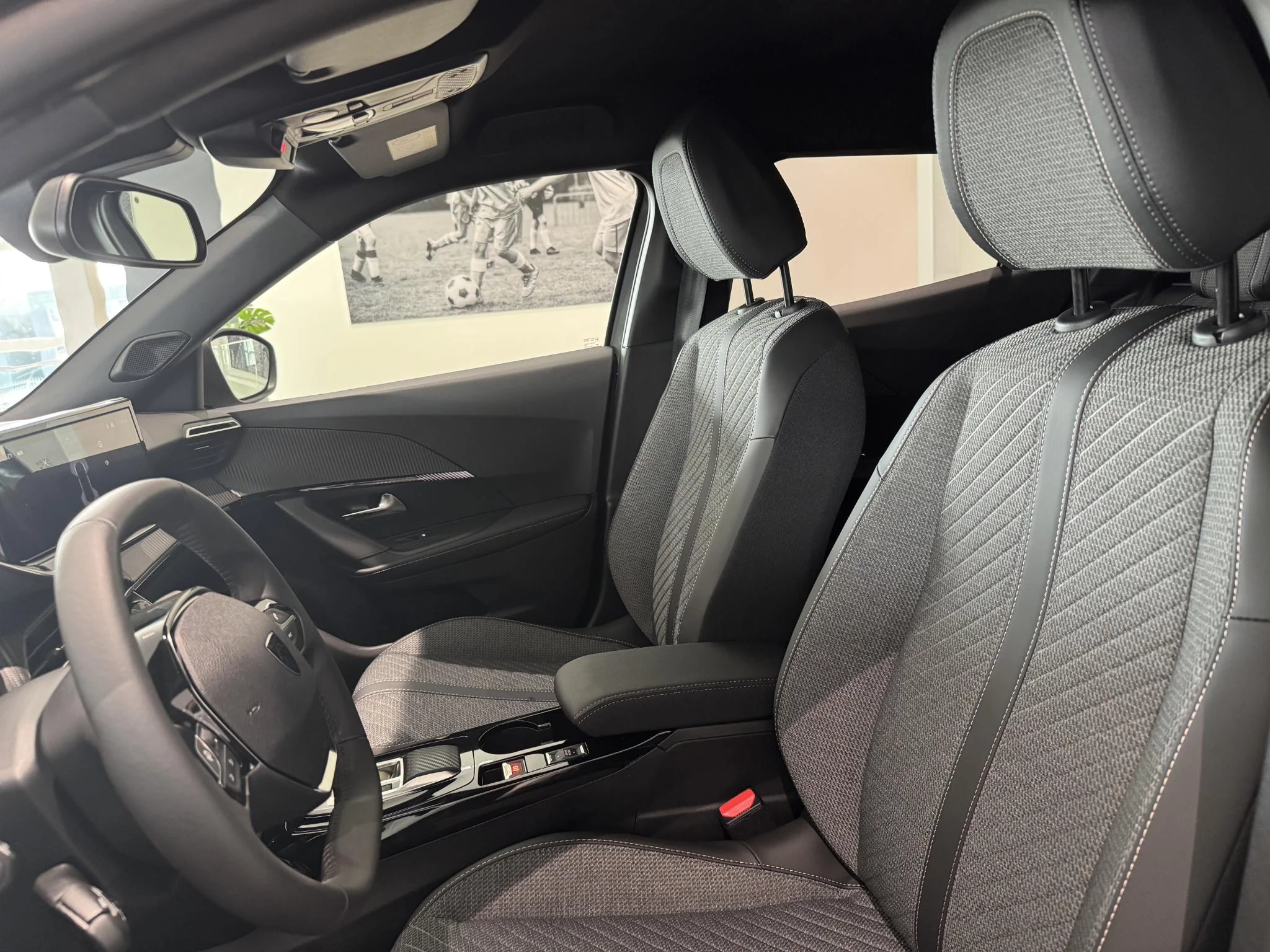 Peugeot-e-2008-image-11