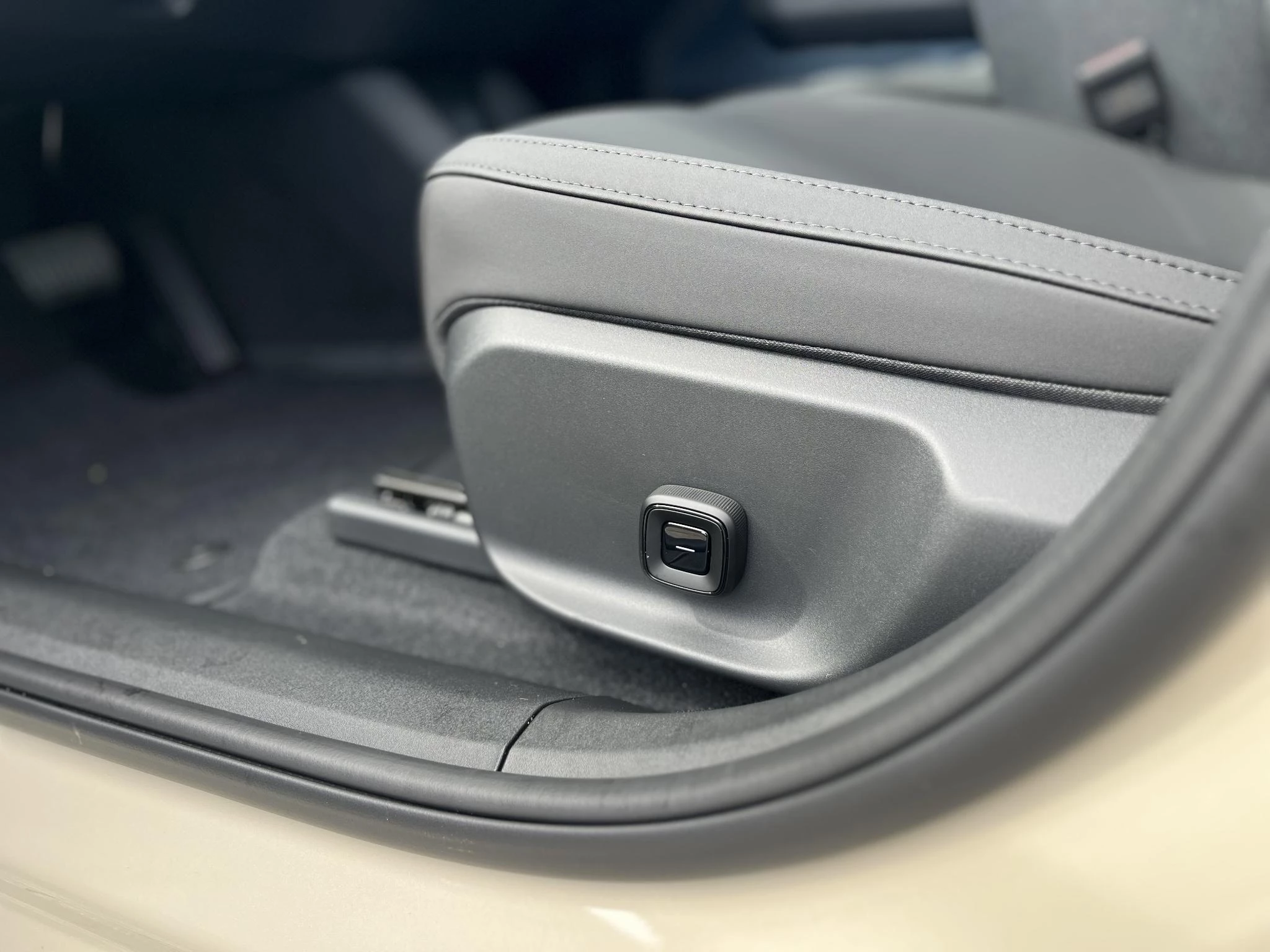 Volvo-EX30-image-7
