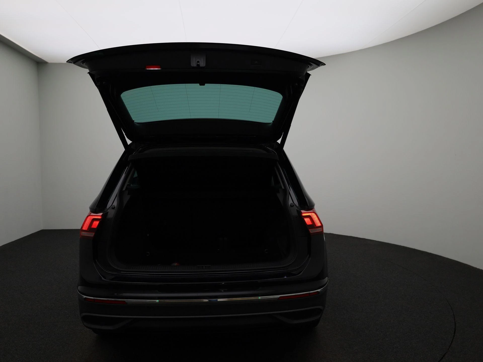 Volkswagen-Tiguan-image-10