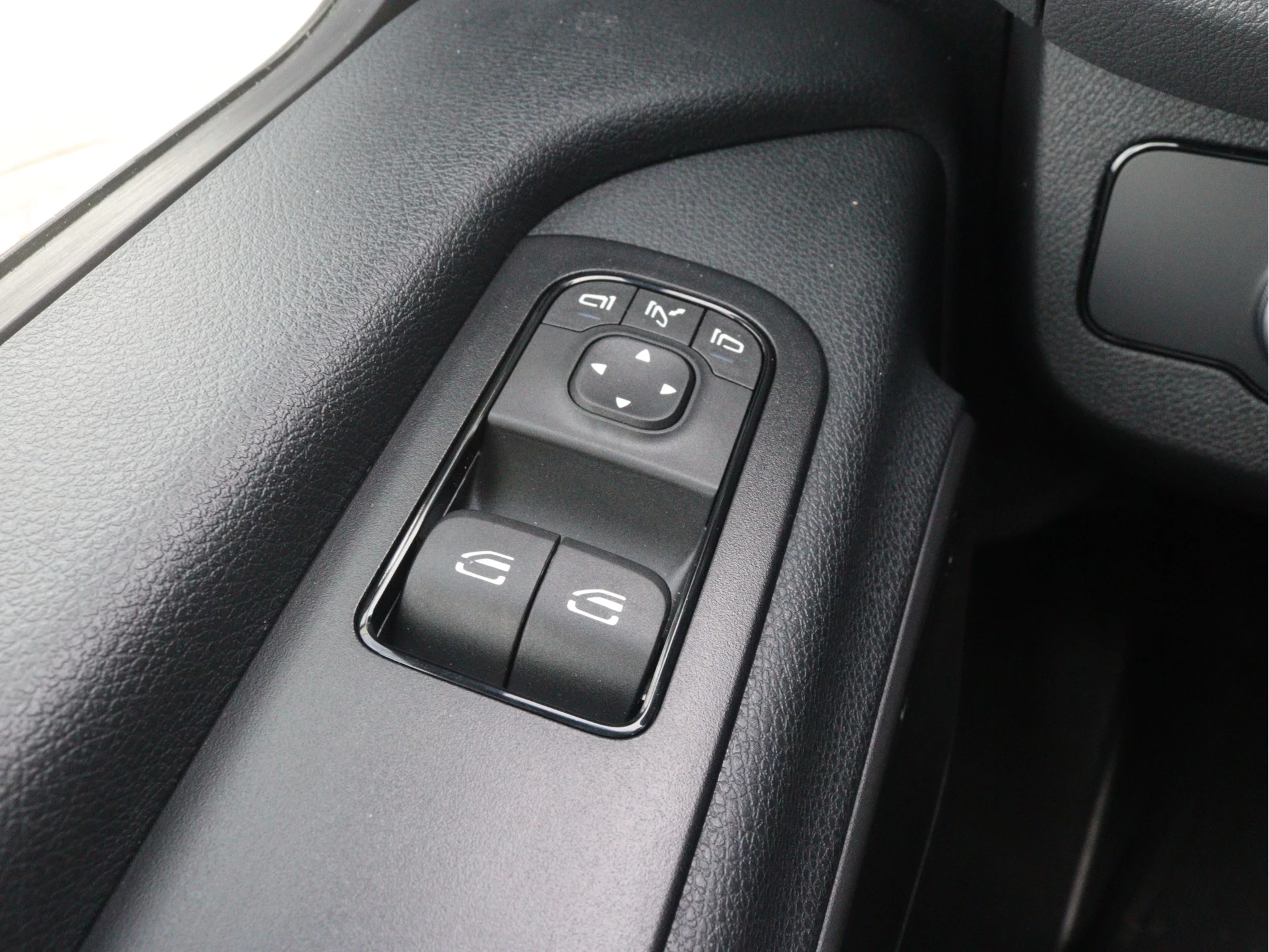 Mercedes-Benz-Sprinter-image-4