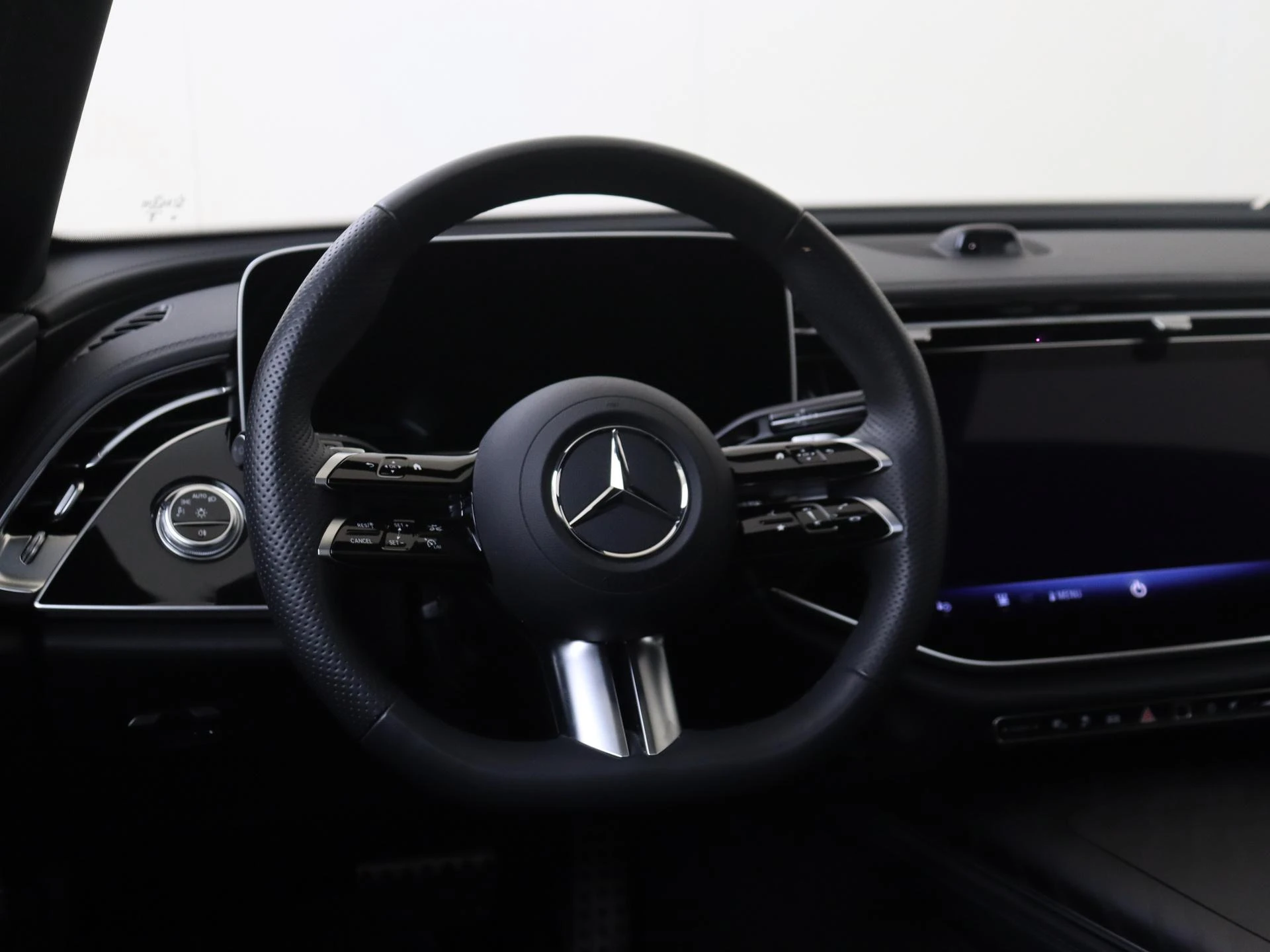 Mercedes-Benz-E-Klasse-image-9