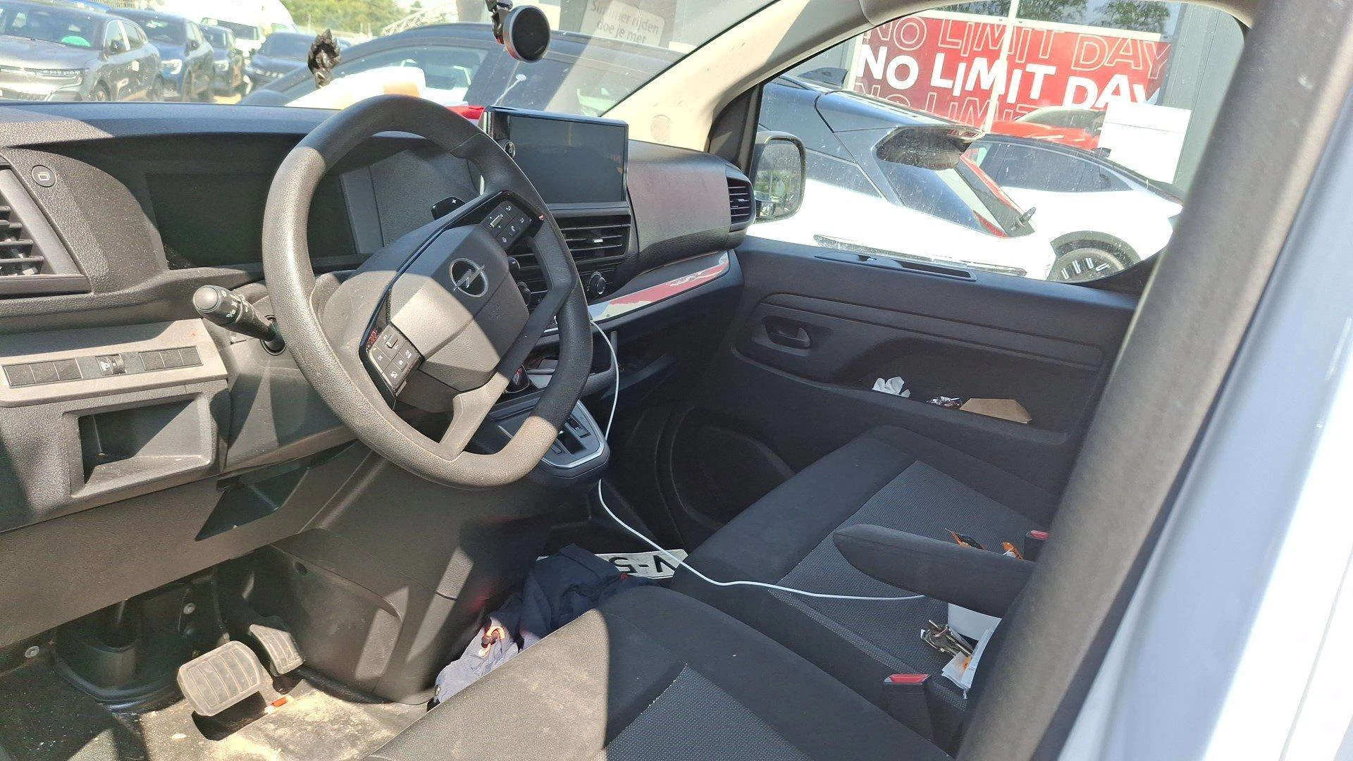 Opel-Vivaro-image-6