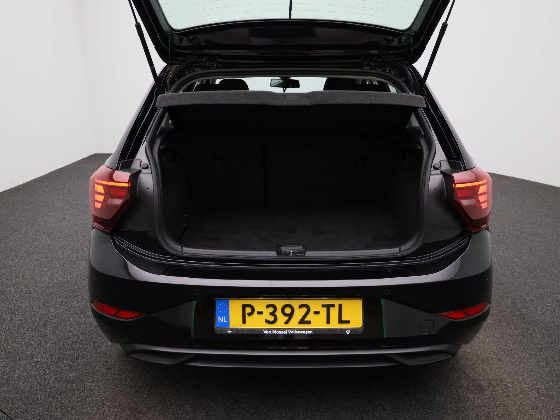 Volkswagen-Polo-image-12