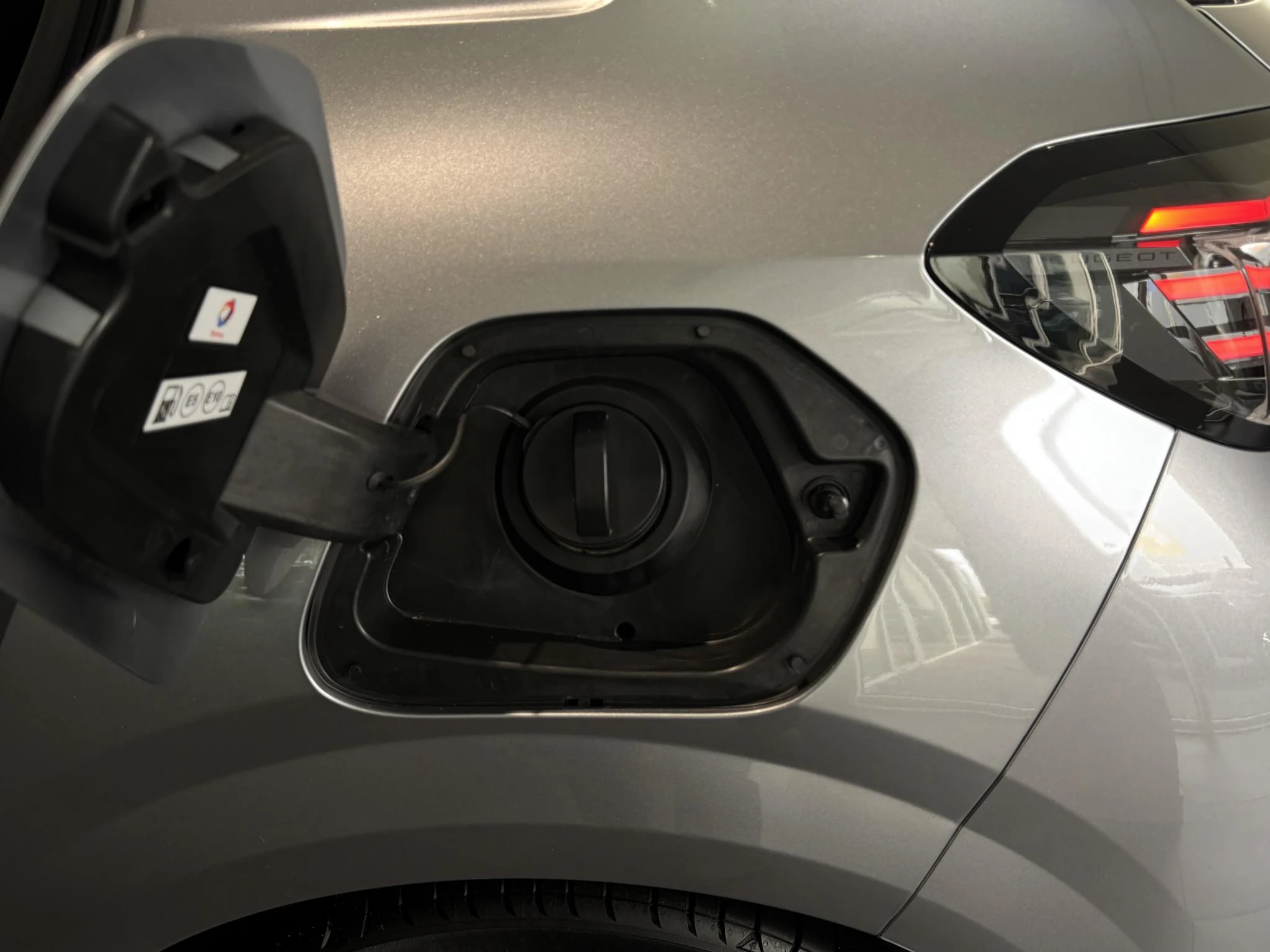 Peugeot-208-image-25