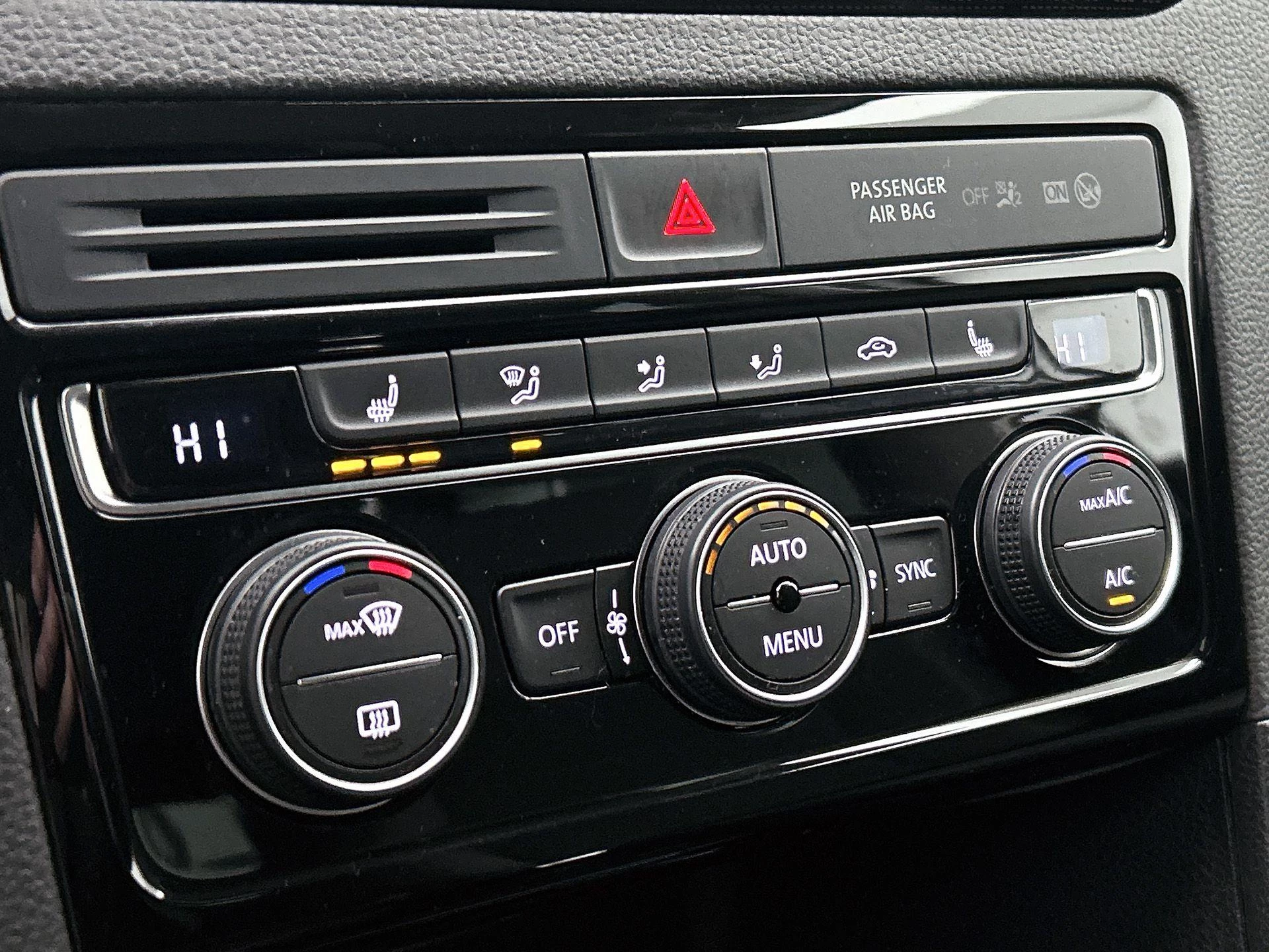 Volkswagen-Golf Sportsvan-image-19