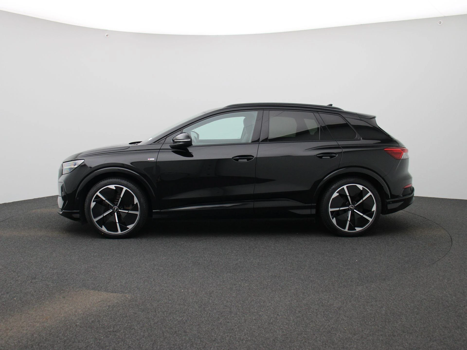 Audi-Q4 e-tron-image-3