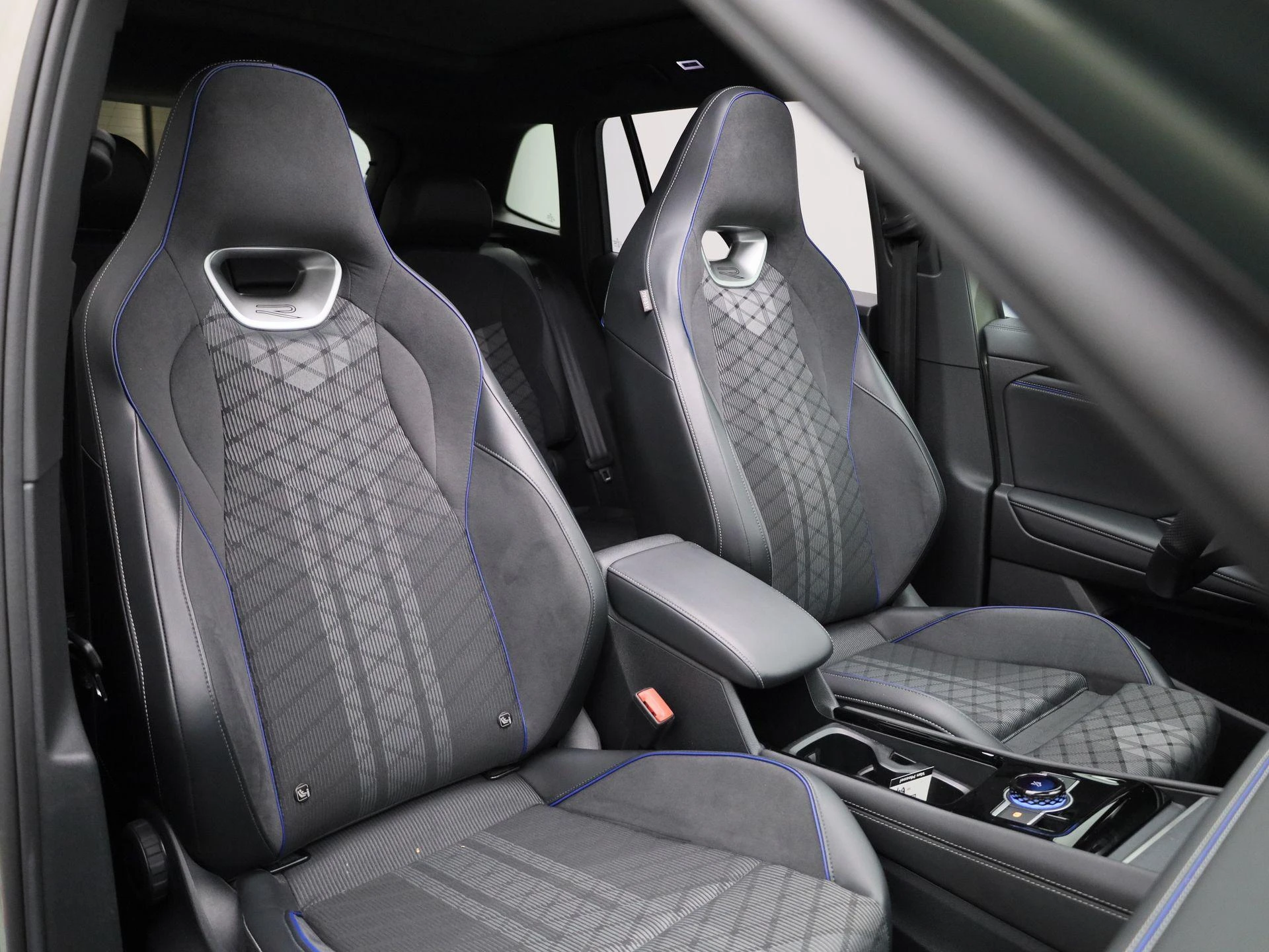 Volkswagen-Tiguan-image-48