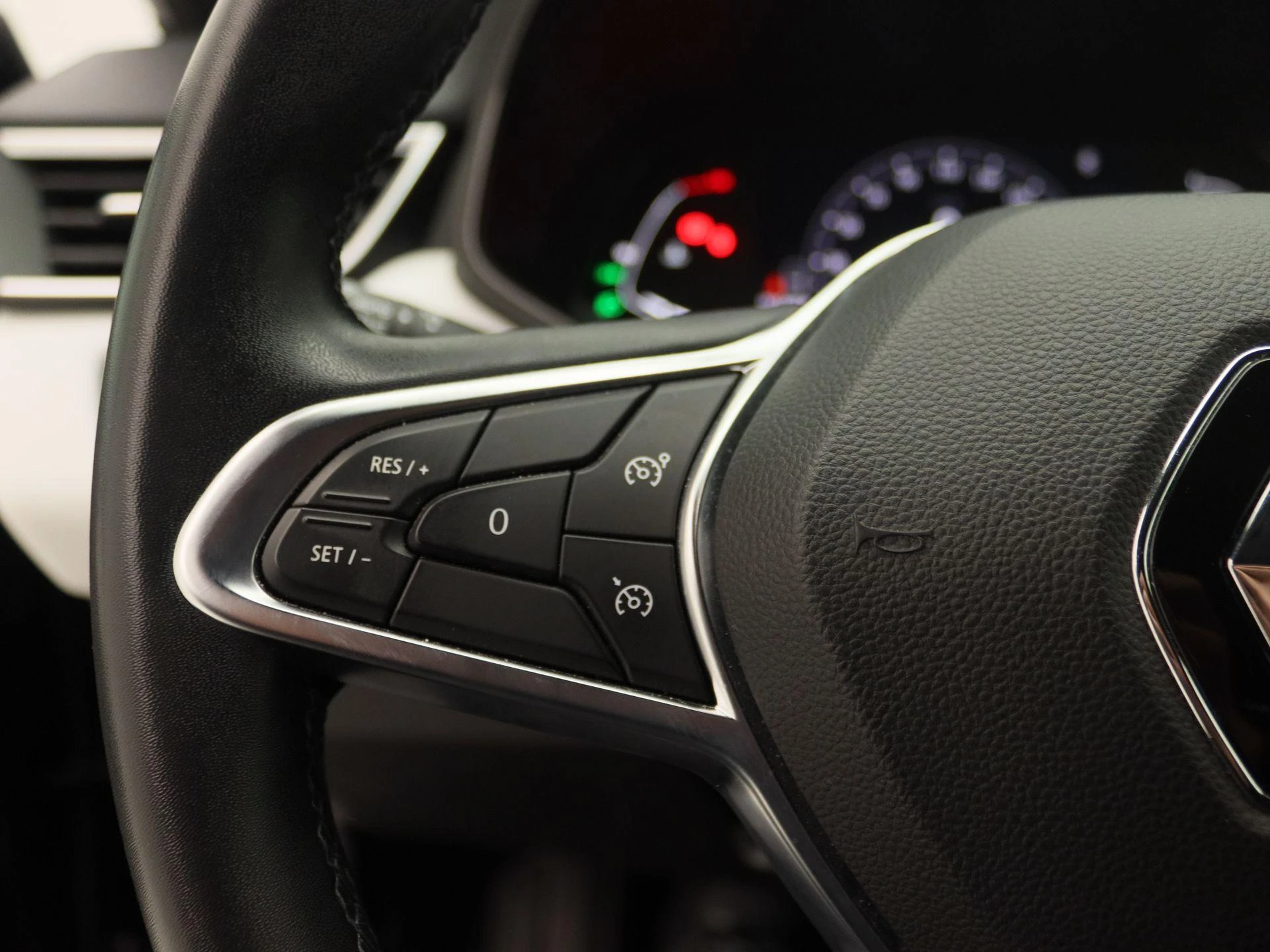 Renault-Clio-image-18