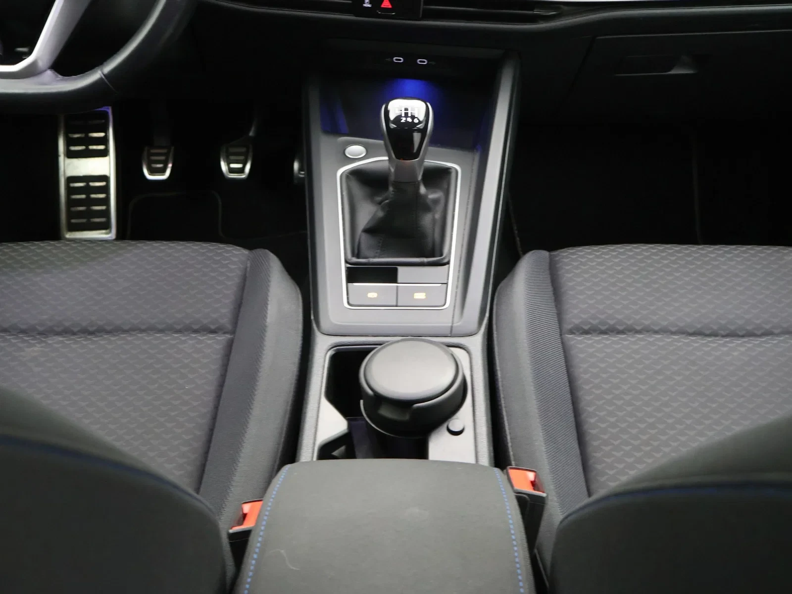 Volkswagen Golf VIII Golf 1.5TSI 131PK *VIRTUAL COCKPIT*CAMERA*ACC*PDC*NAVI*APP-CONNECT*ZETELVERWARMING*AIRCO*BLTH*...*
