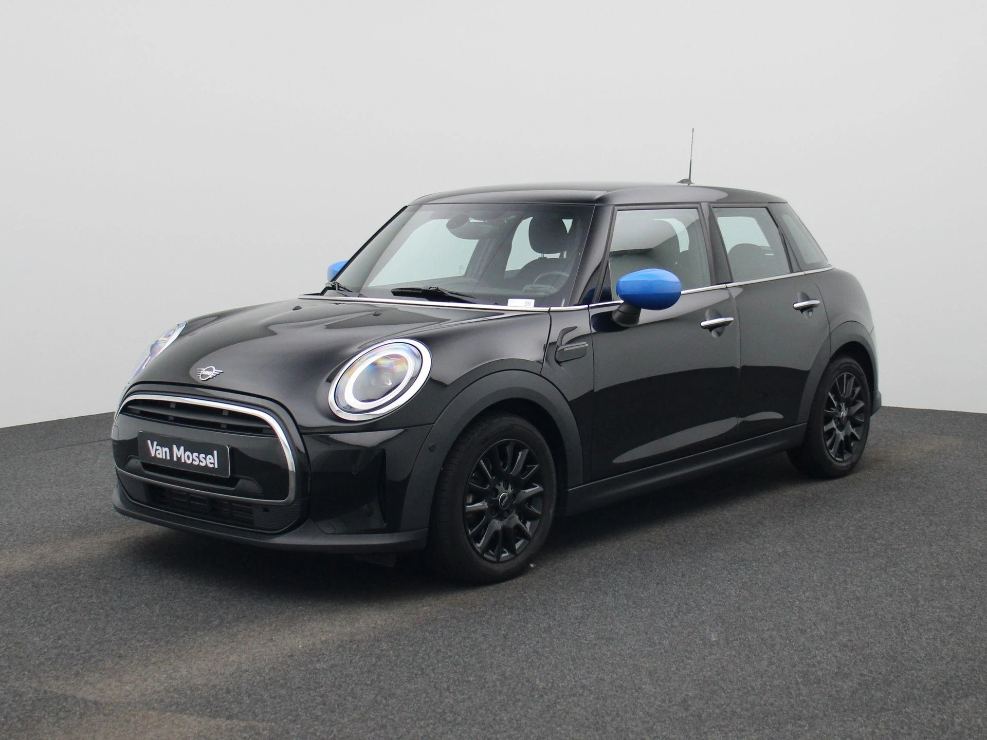 MINI-One-image-0