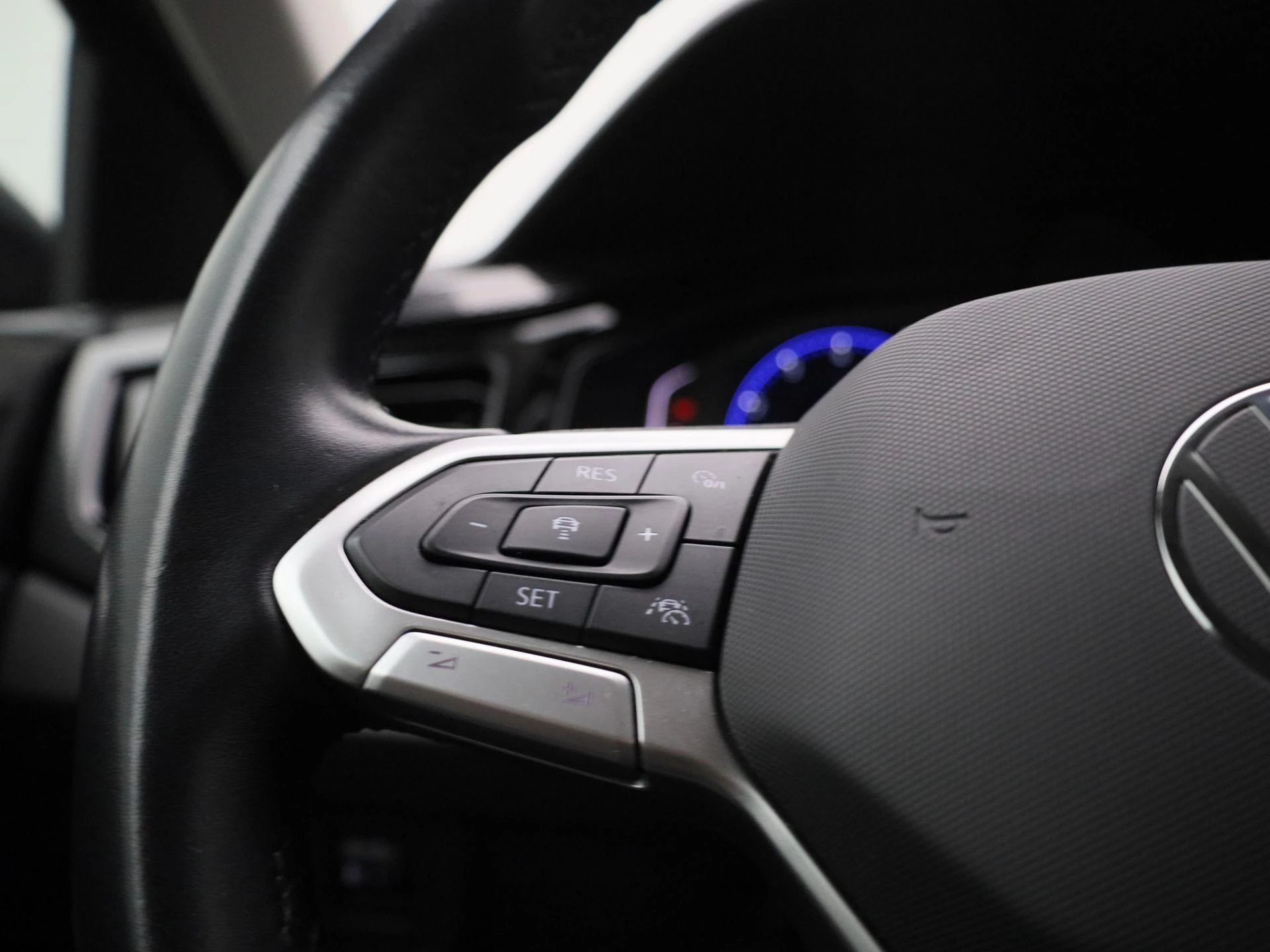 Volkswagen-Polo-image-17