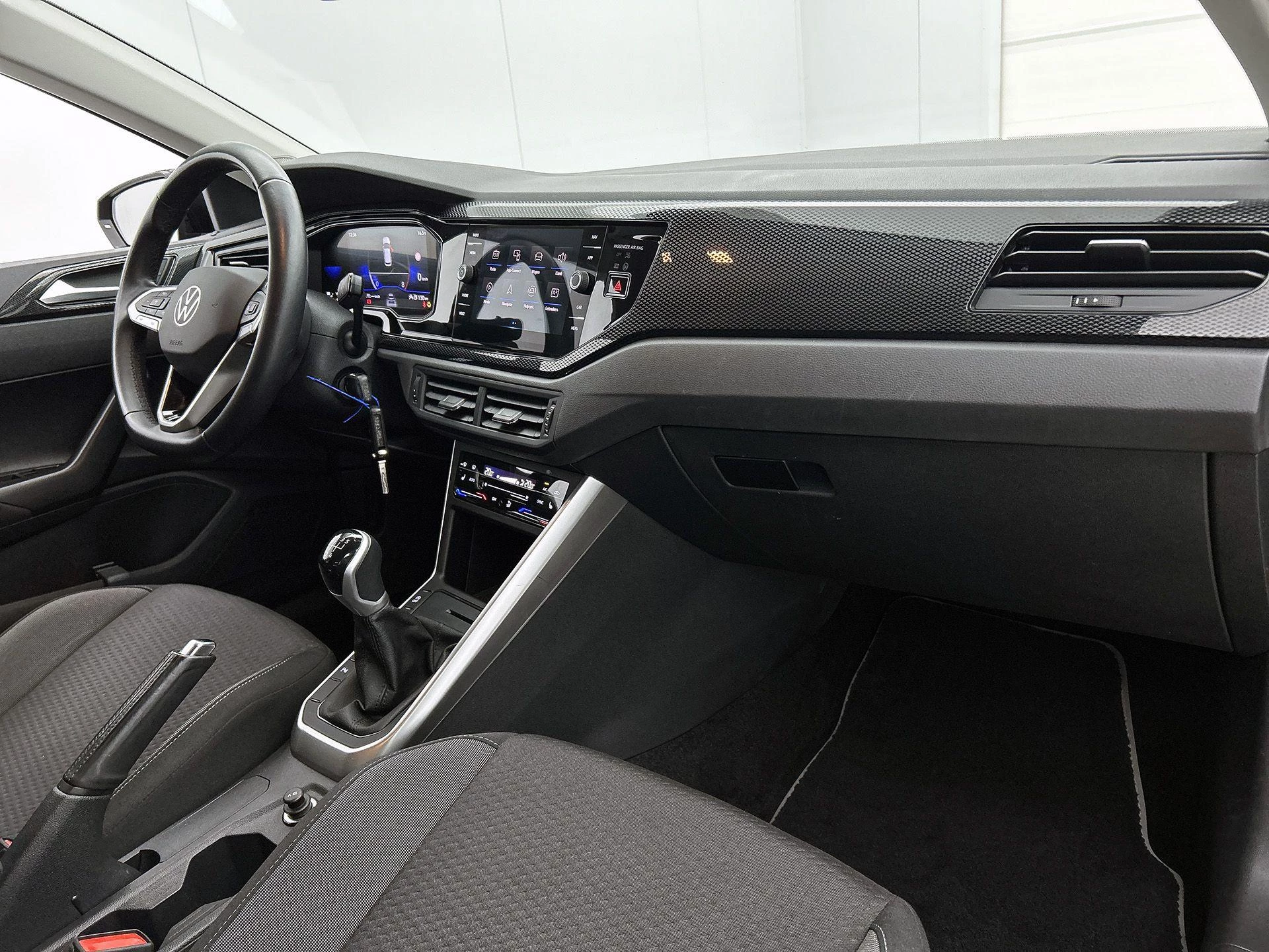 Volkswagen-Polo-image-19