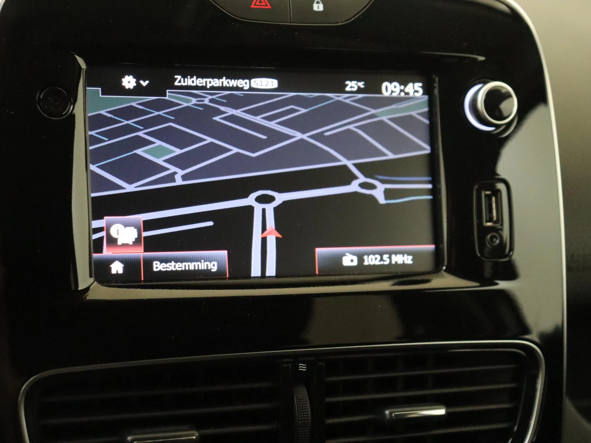 Renault-Clio-image-16