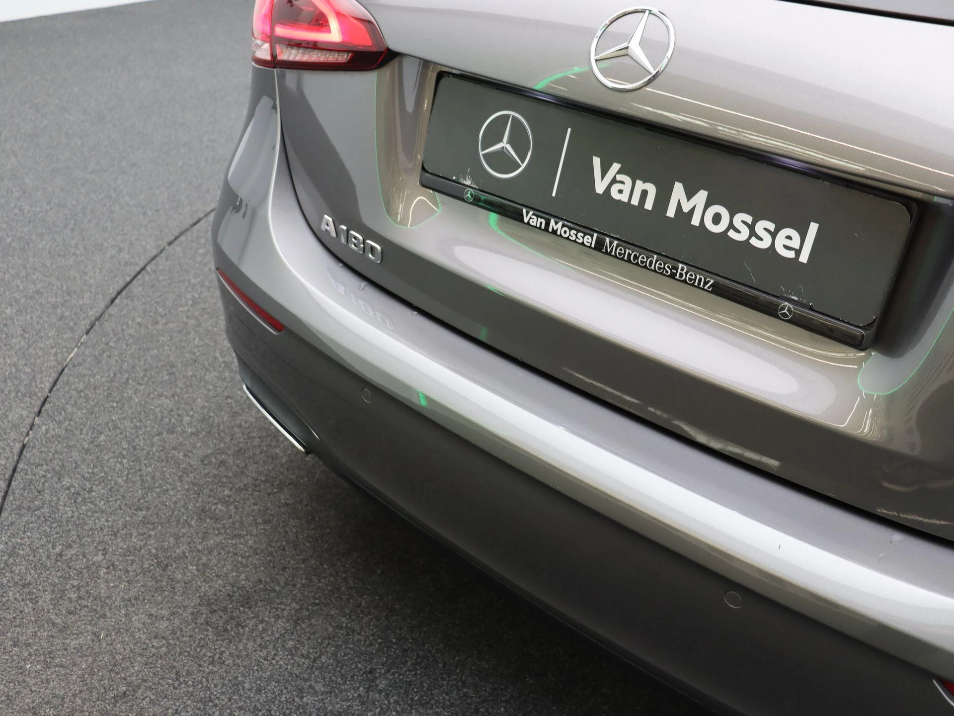 Mercedes-Benz A-Klasse 180 + AMG LINE + LED + CAMERA +
