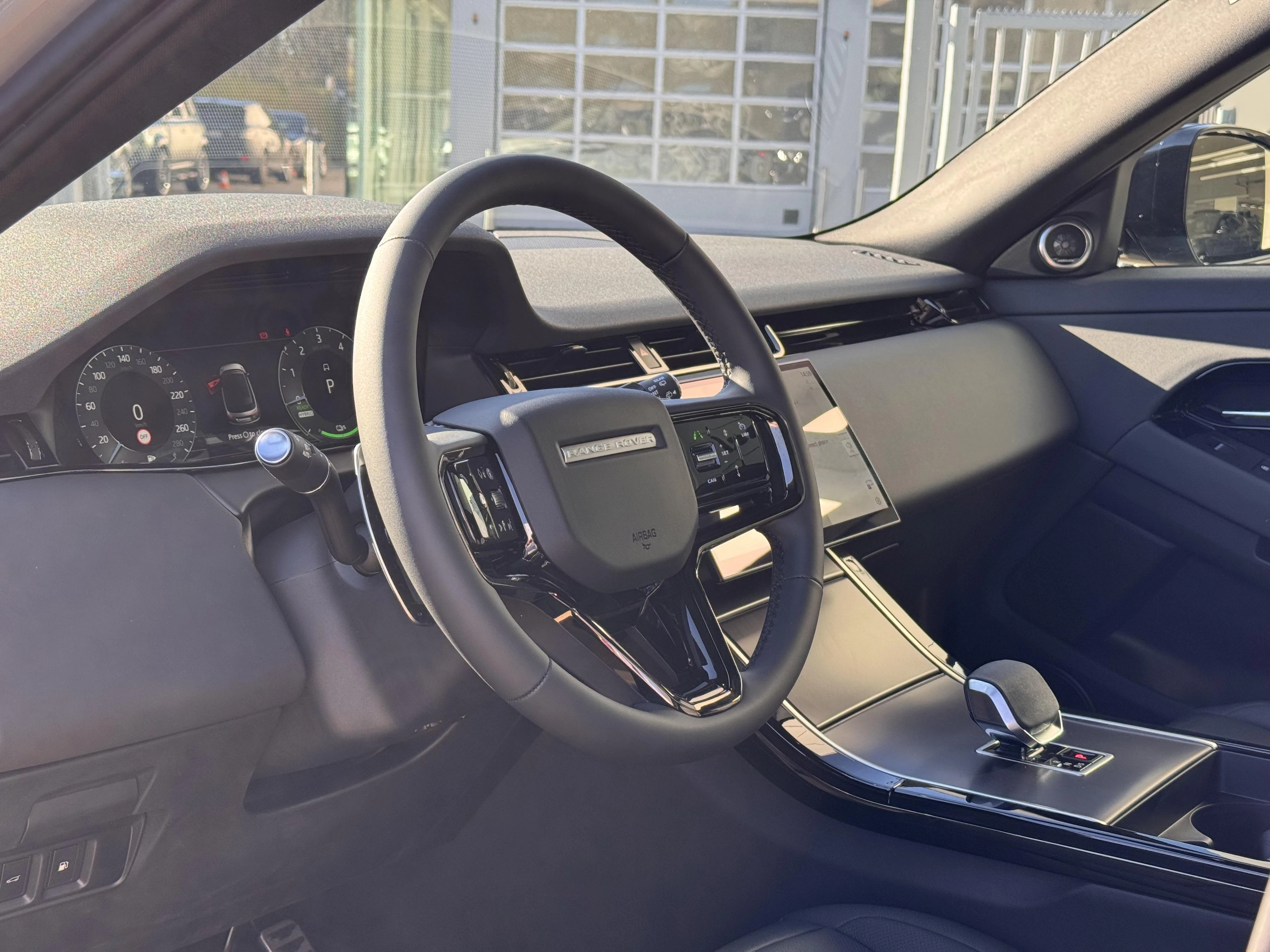 Land Rover Range Rover Evoque P270e Dynamic SE AWD Auto. 26MY