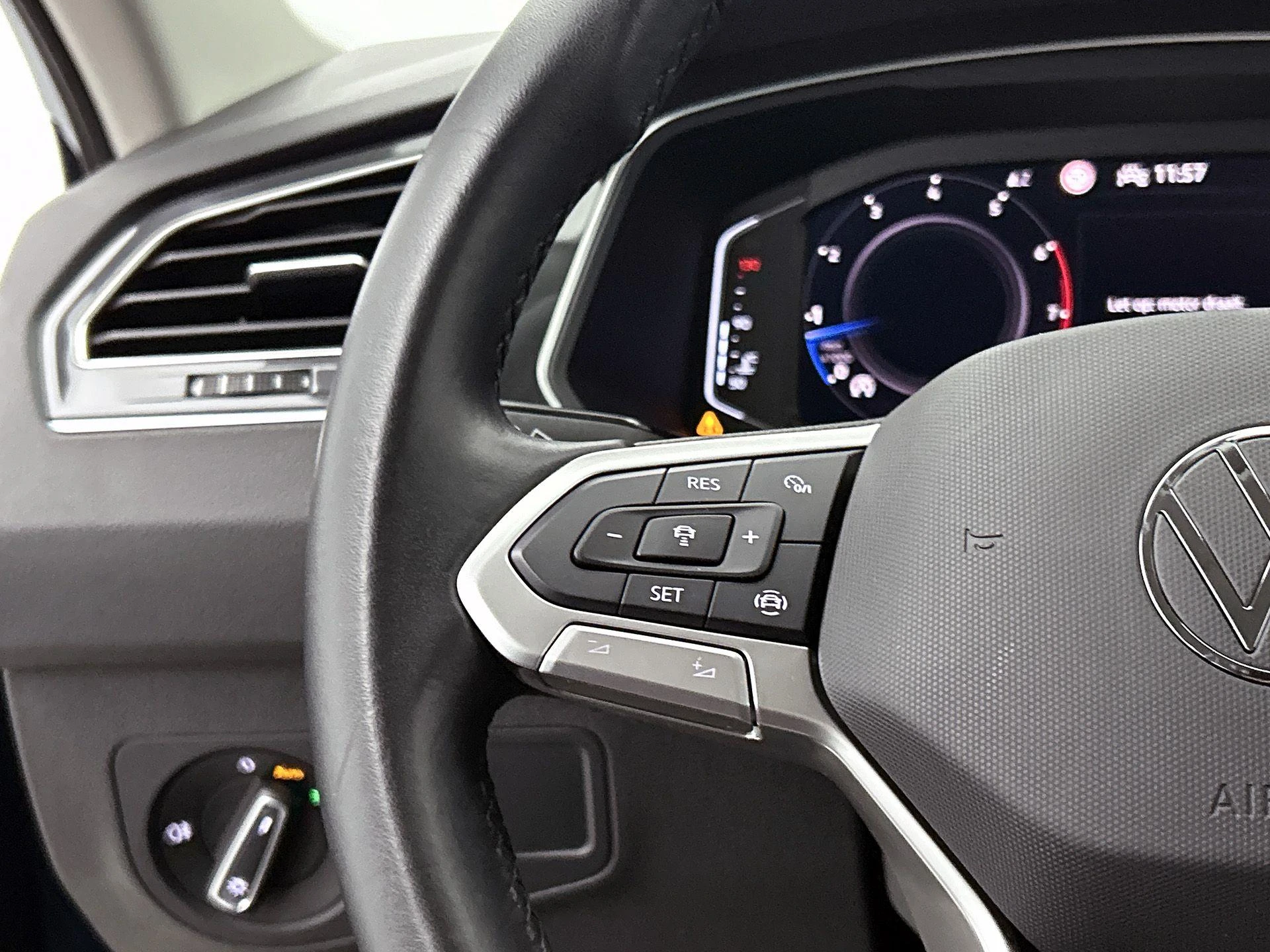Volkswagen-Tiguan-image-5