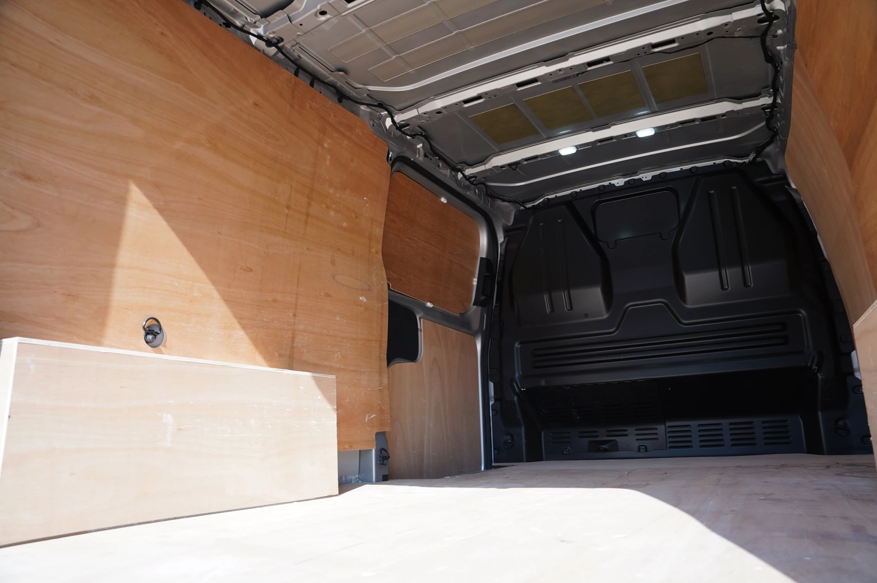 Volkswagen-Transporter-image-30
