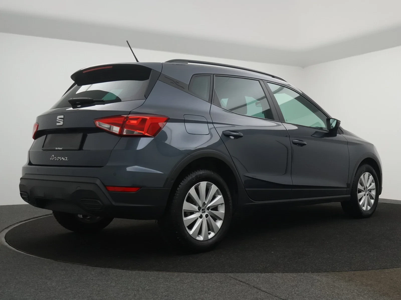 SEAT-Arona-image-1