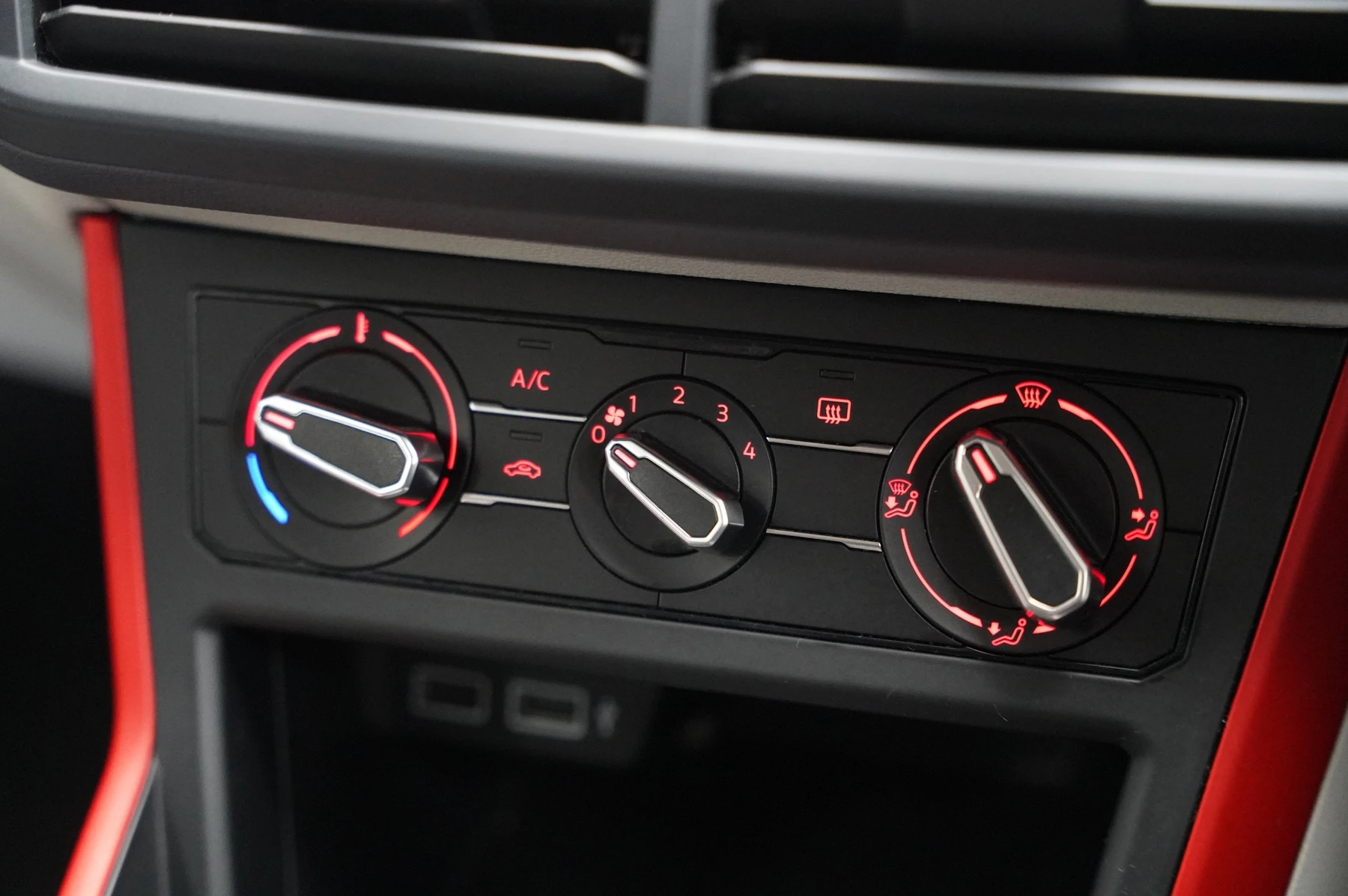 Volkswagen-Polo-image-23