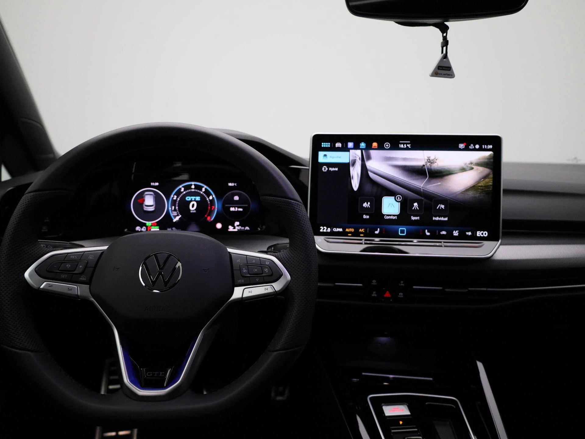 Volkswagen-Golf-image-6