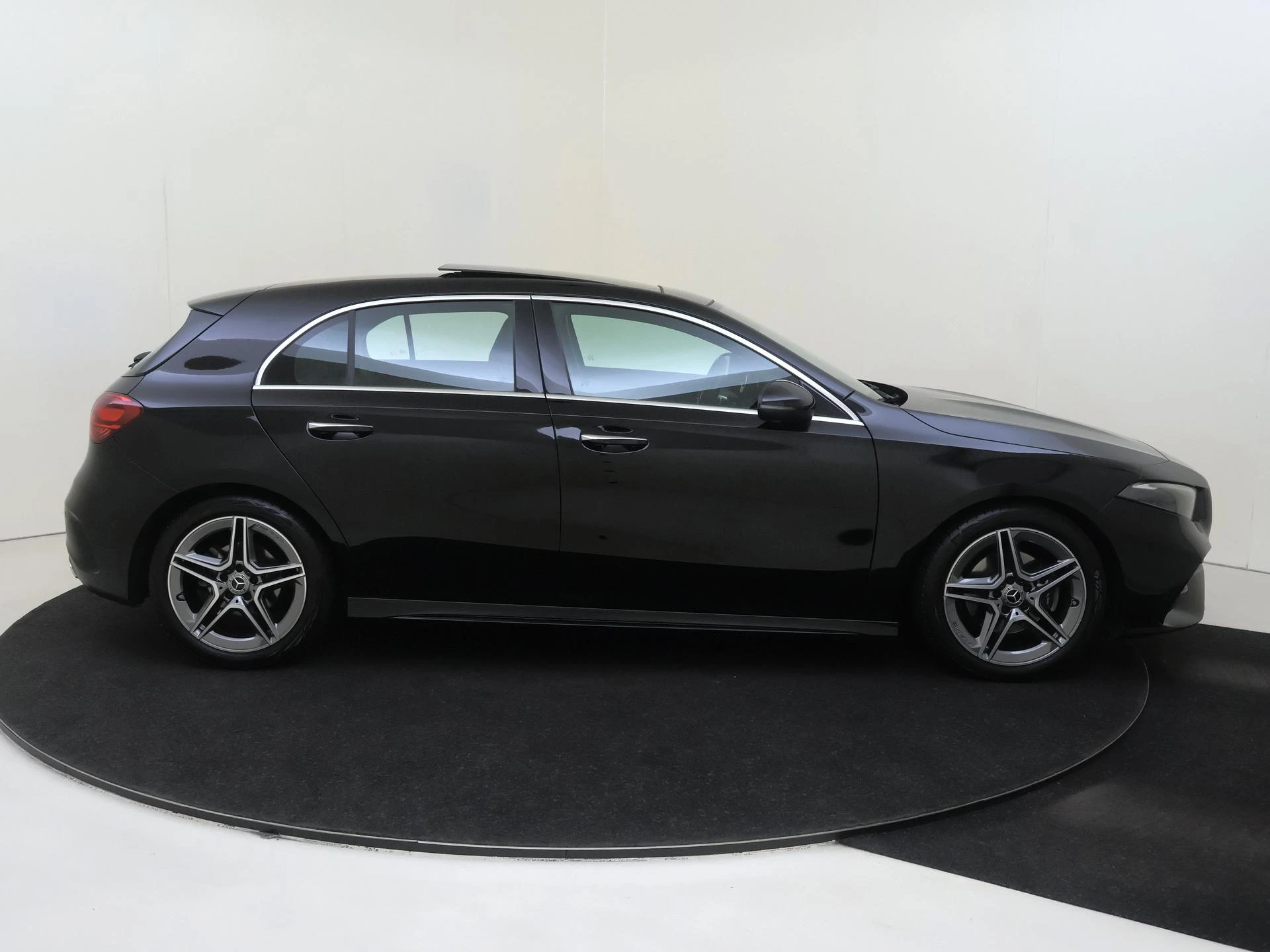 Mercedes-Benz-A-Klasse-image-8