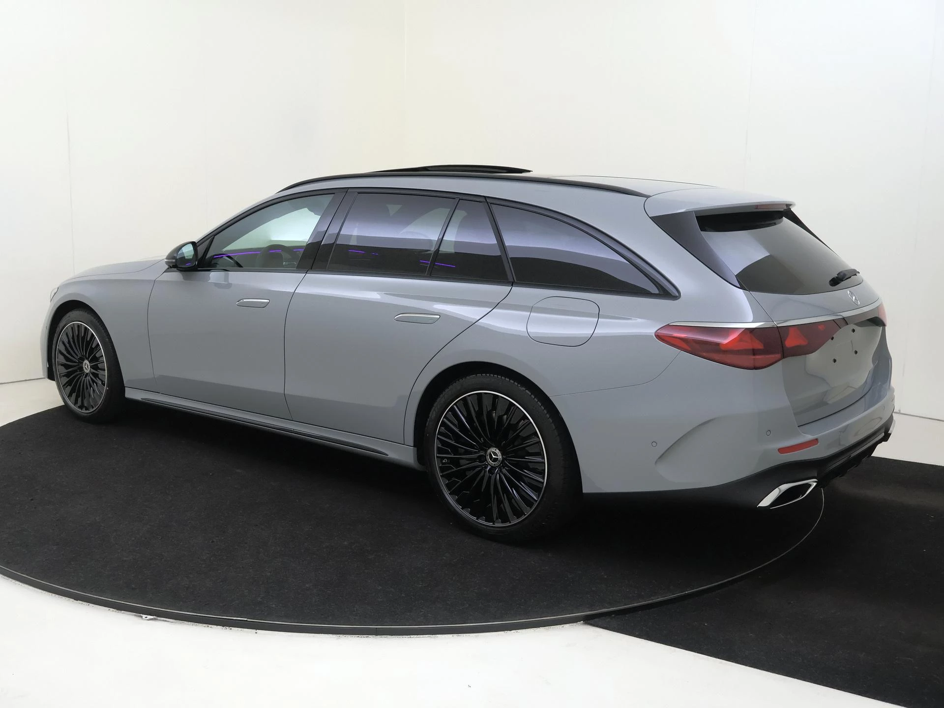 Mercedes-Benz-E-Klasse-image-2