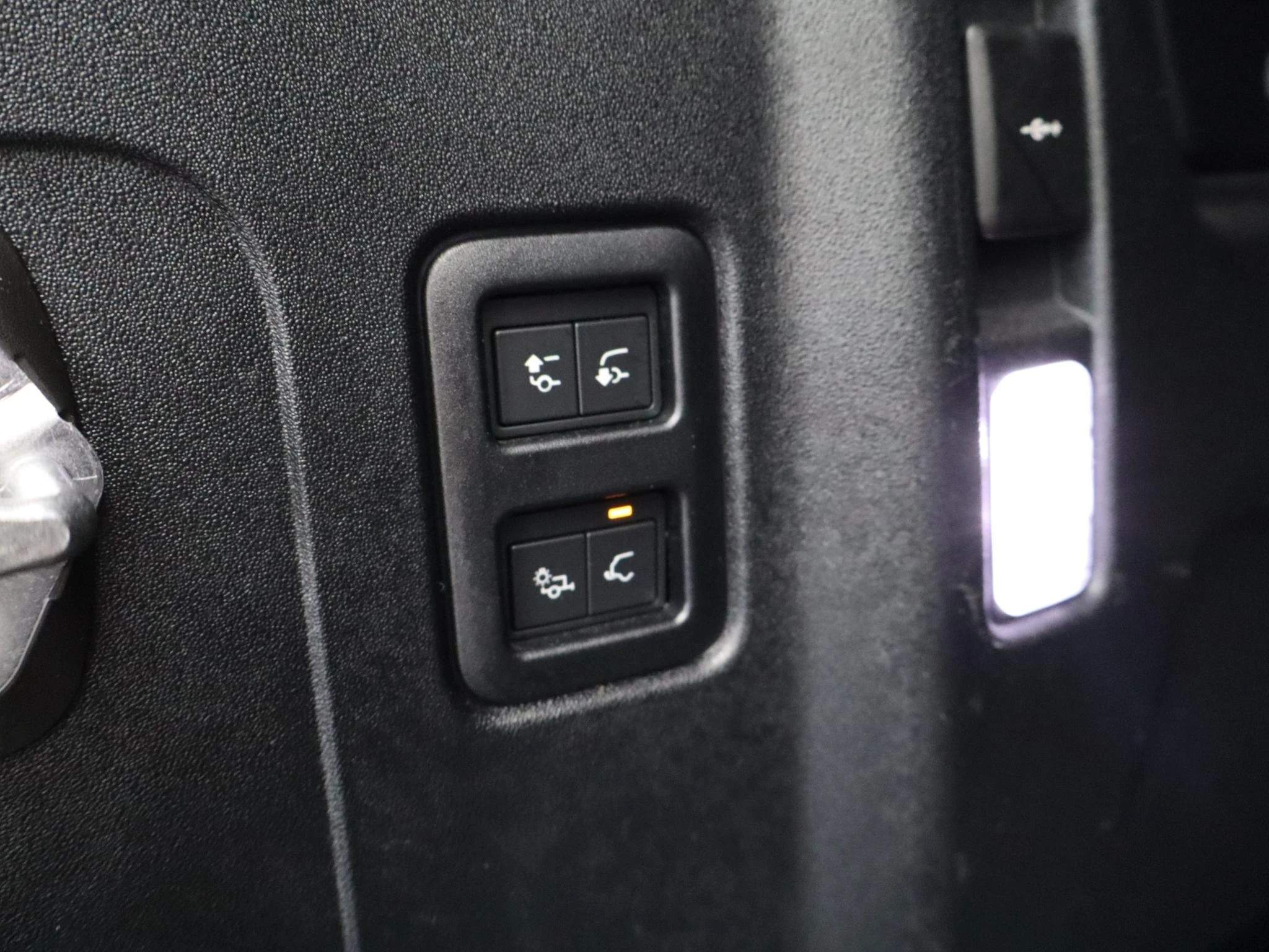 Land Rover-Defender-image-17