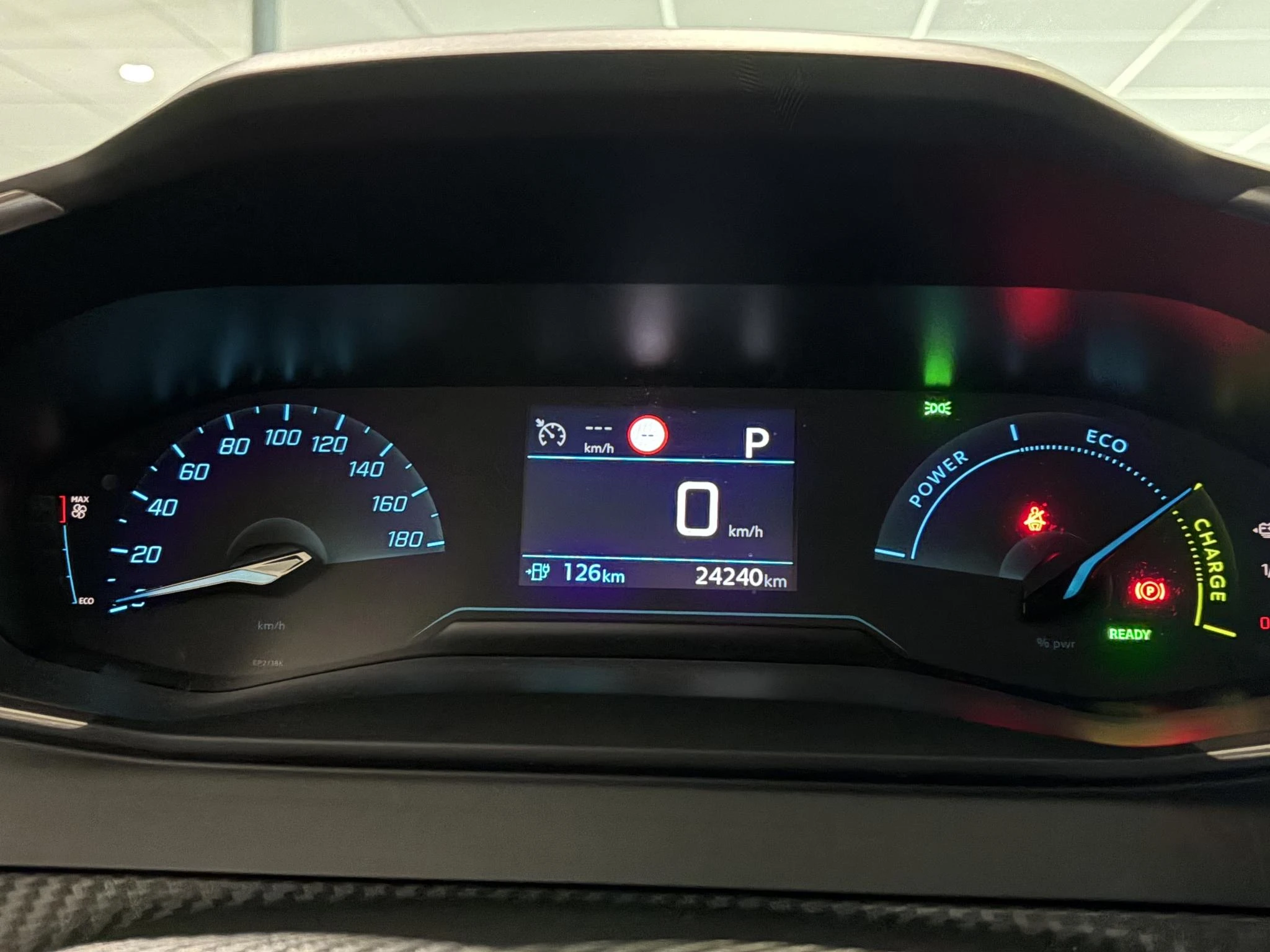Peugeot-e-2008-image-9