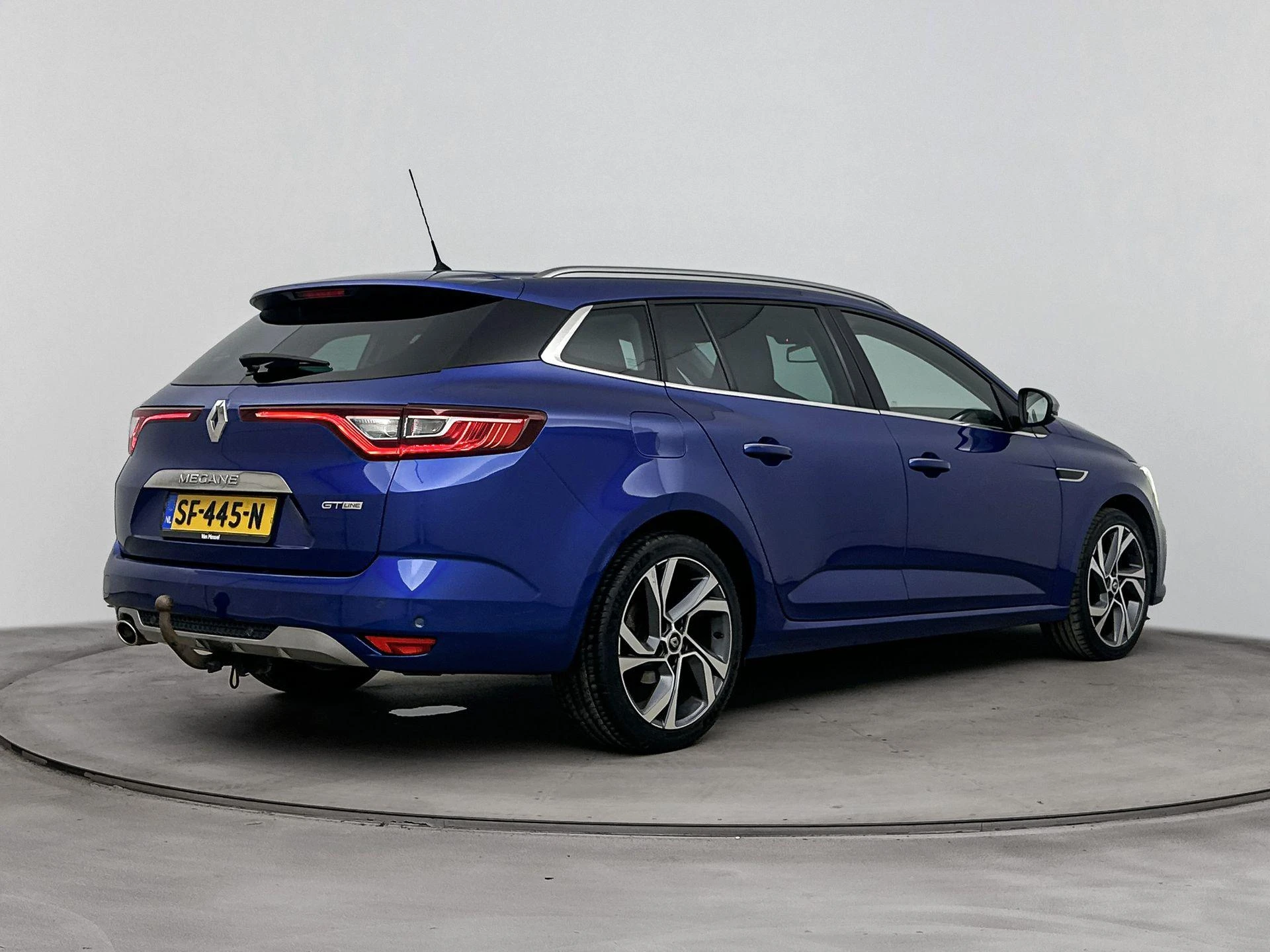 Renault-Mégane Estate-image-3