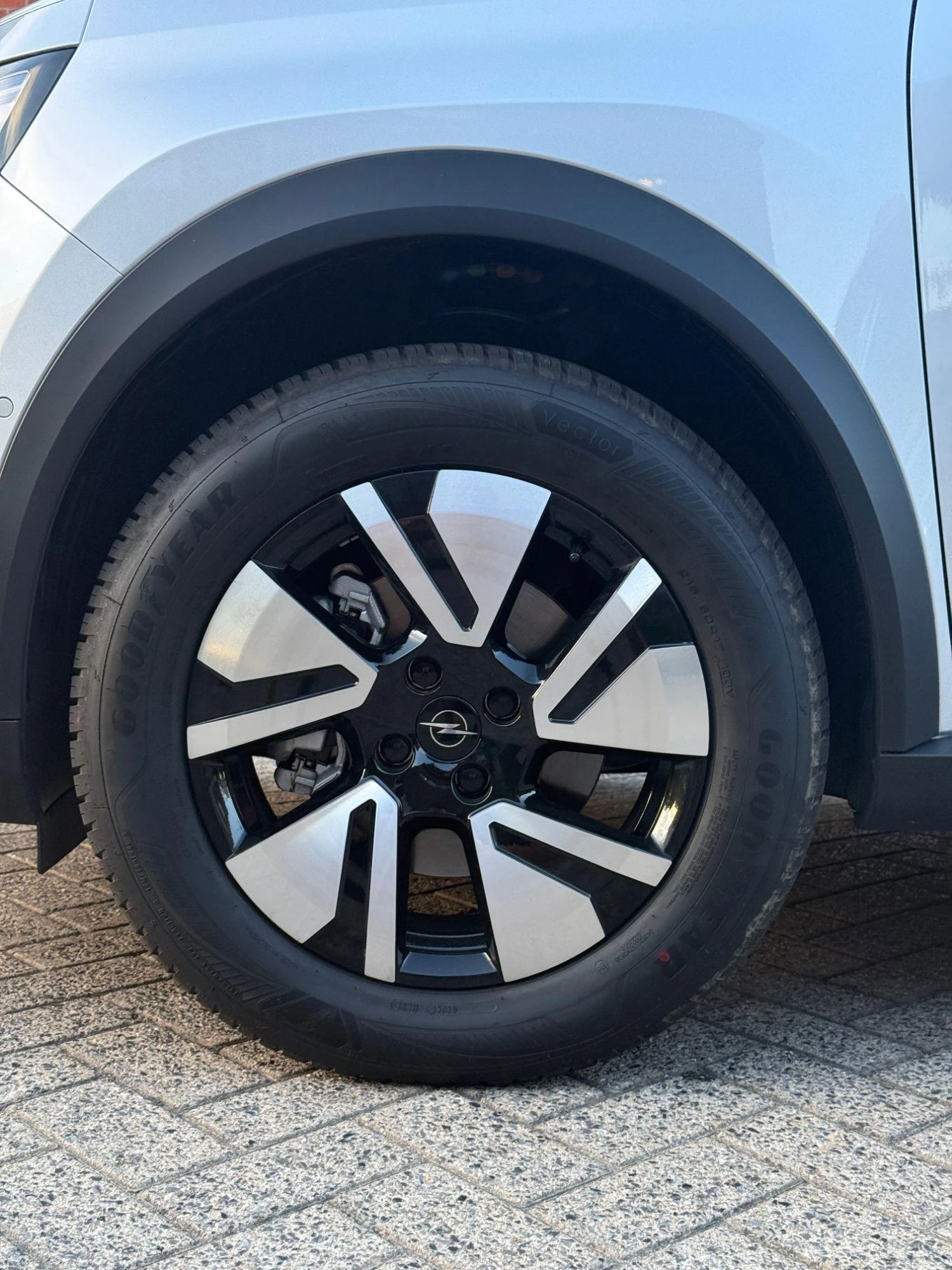 Opel-Frontera-image-2