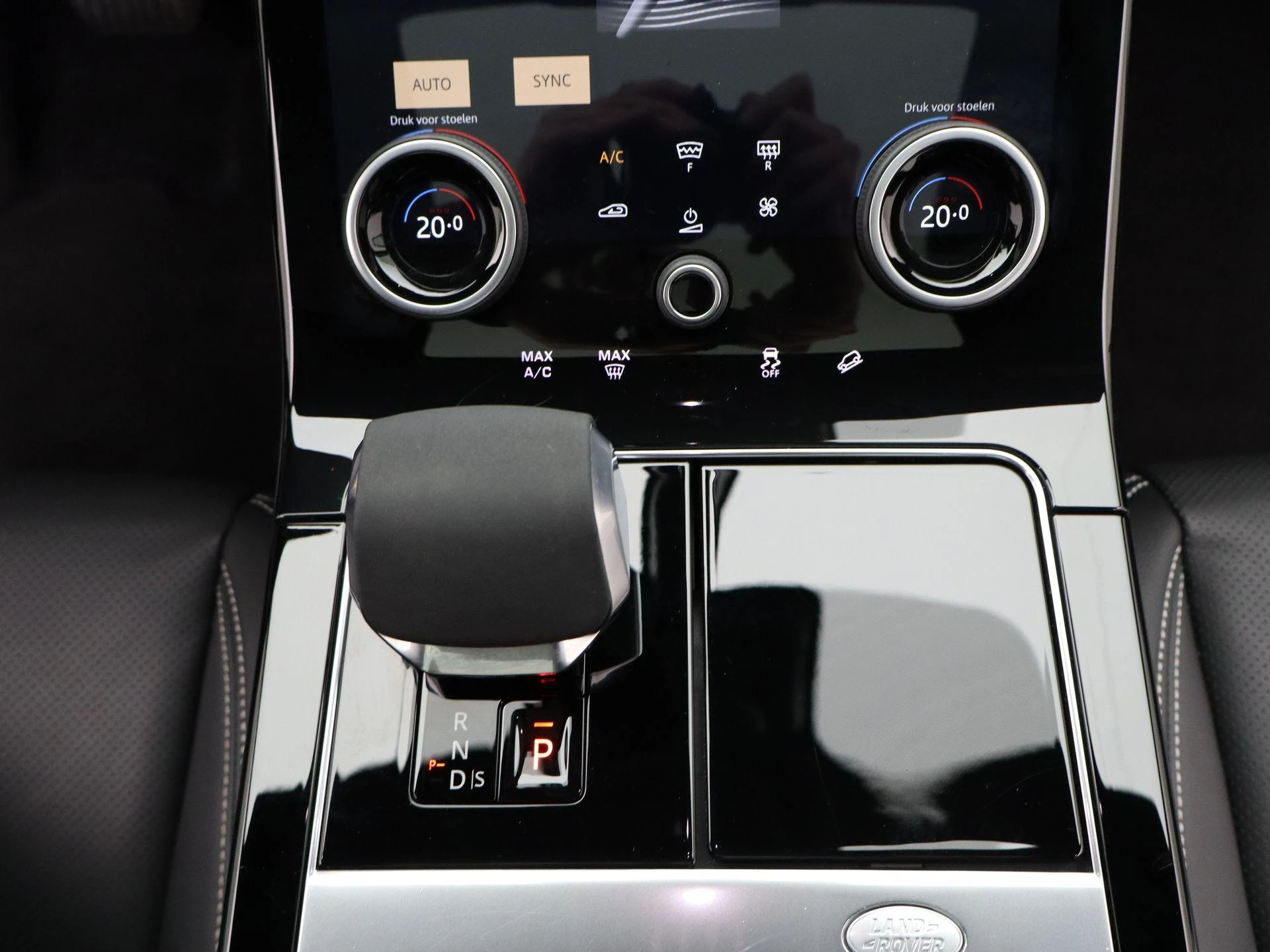 Land Rover-Range Rover Velar-image-10