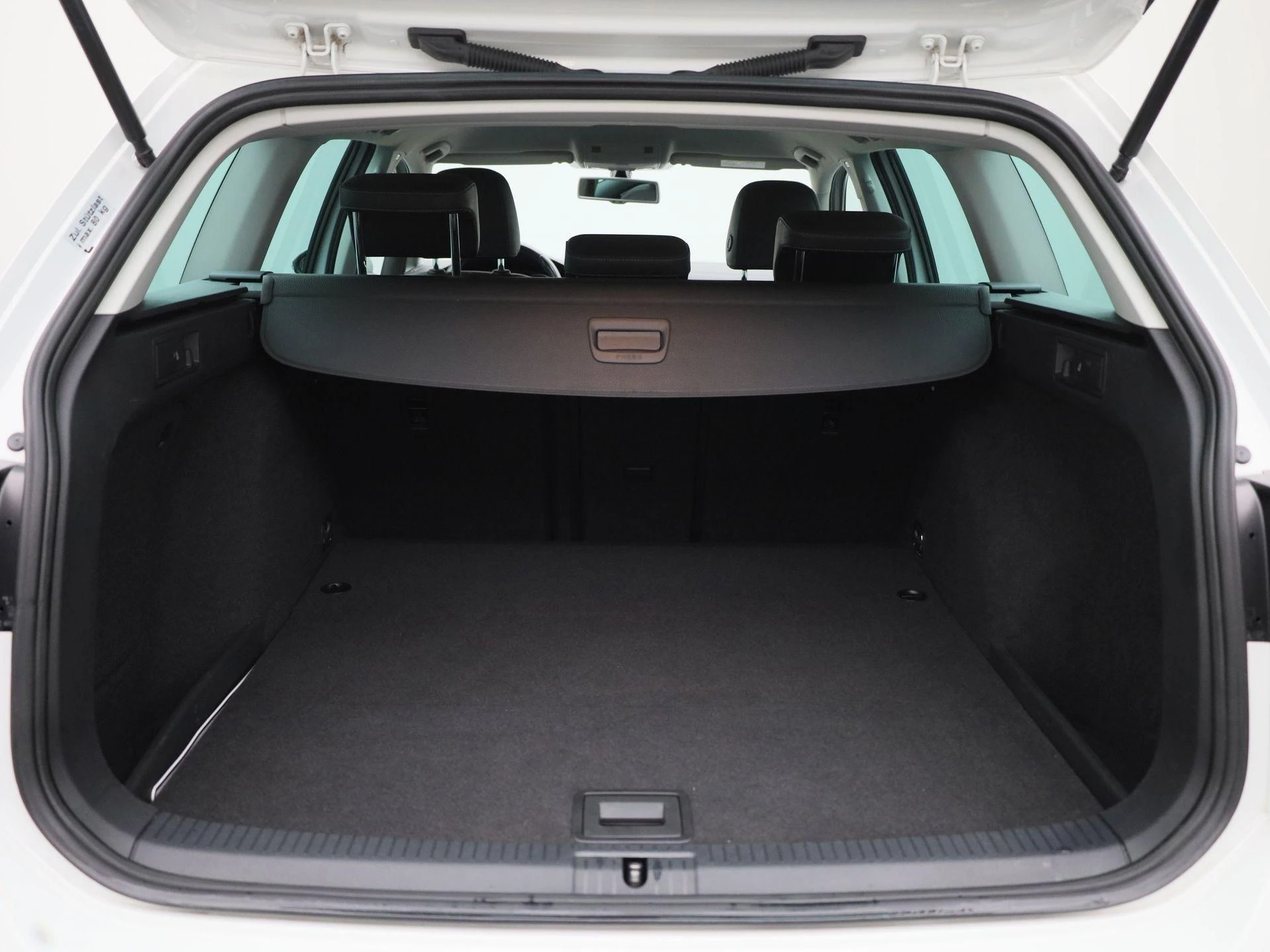 Volkswagen-Golf-image-13