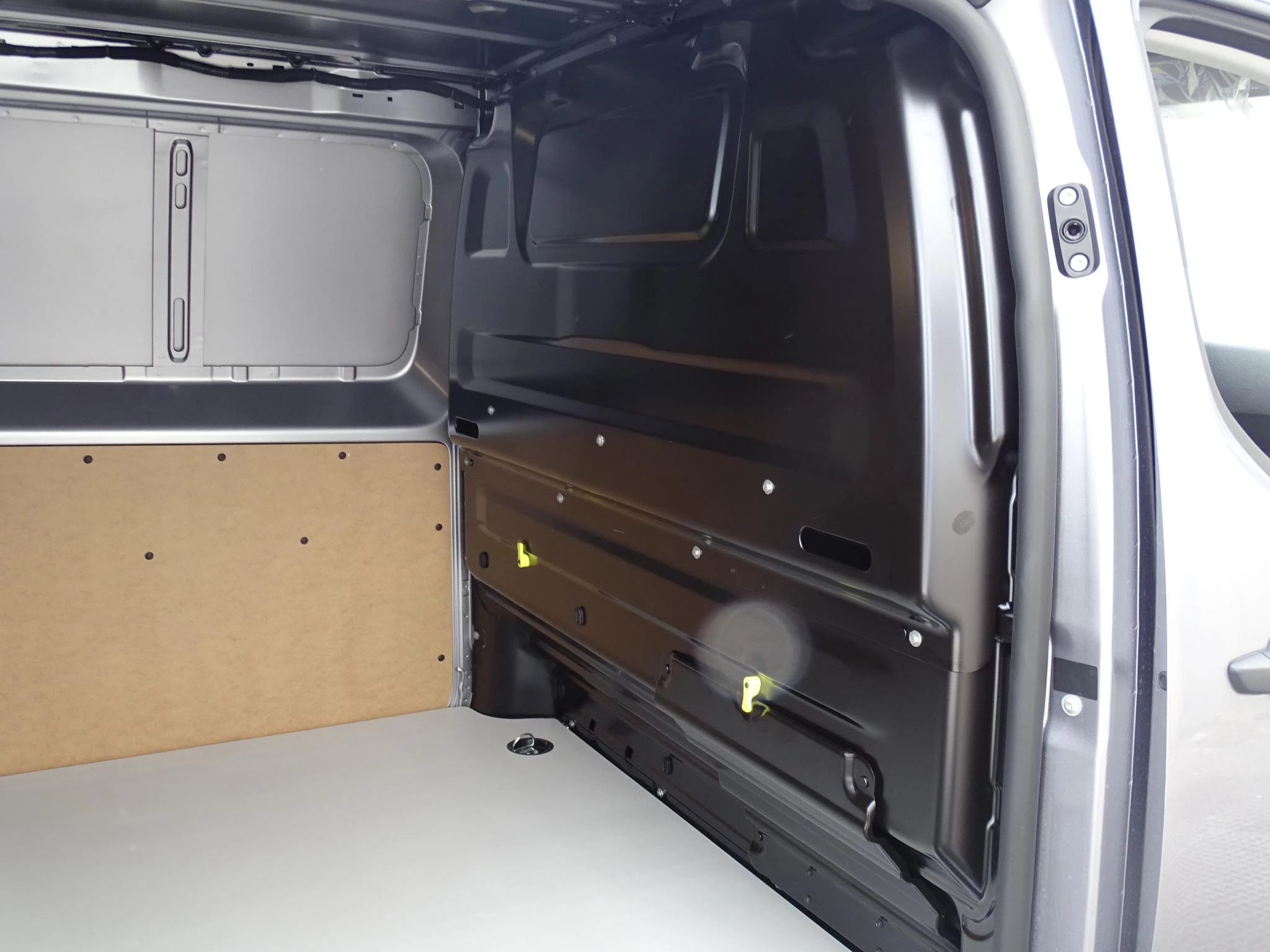 Opel Vivaro 2.2 Turbo D 180 S/S AT8 L3H1