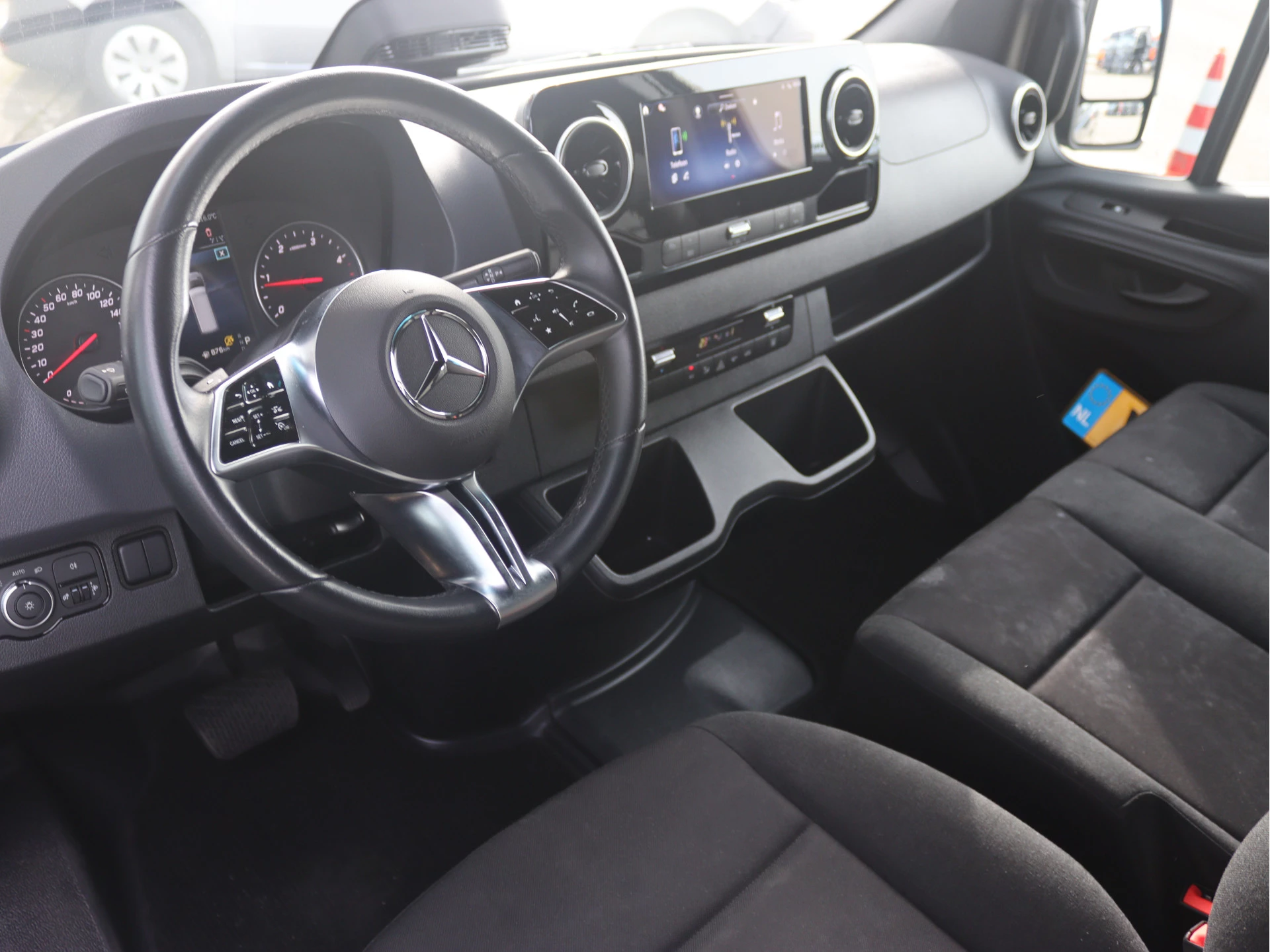 Mercedes-Benz-Sprinter-image-3