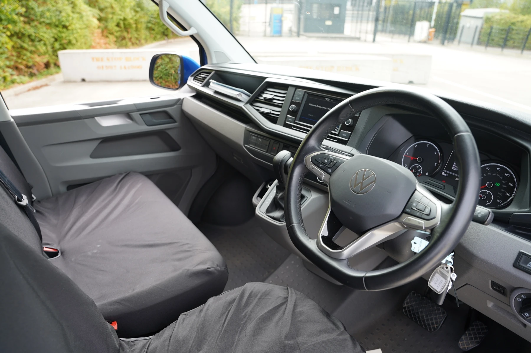Volkswagen-Transporter-image-5