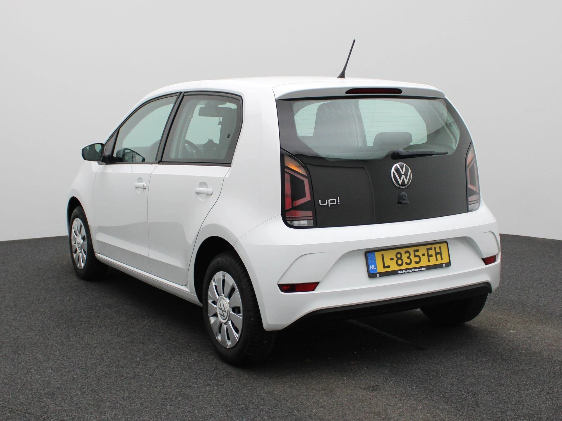 Volkswagen-up!-image-1