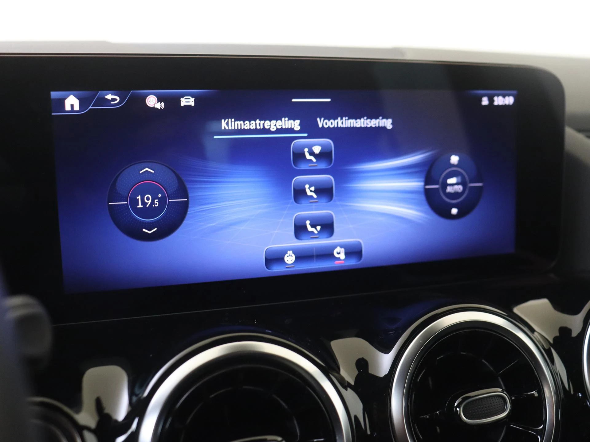 Mercedes-Benz-GLA-image-18