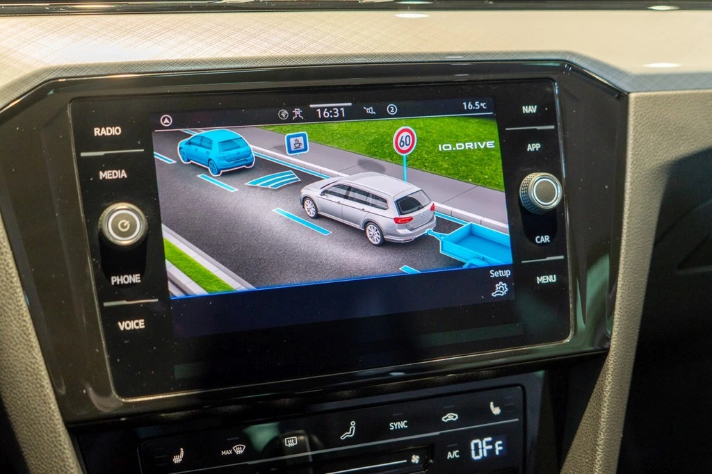 Volkswagen Passat Variant 2.0 TDI DSG Business *AHK*LED*Navi*App-Connect*ACC*PDC*Kamera*Sitzhzg.*Climatronic