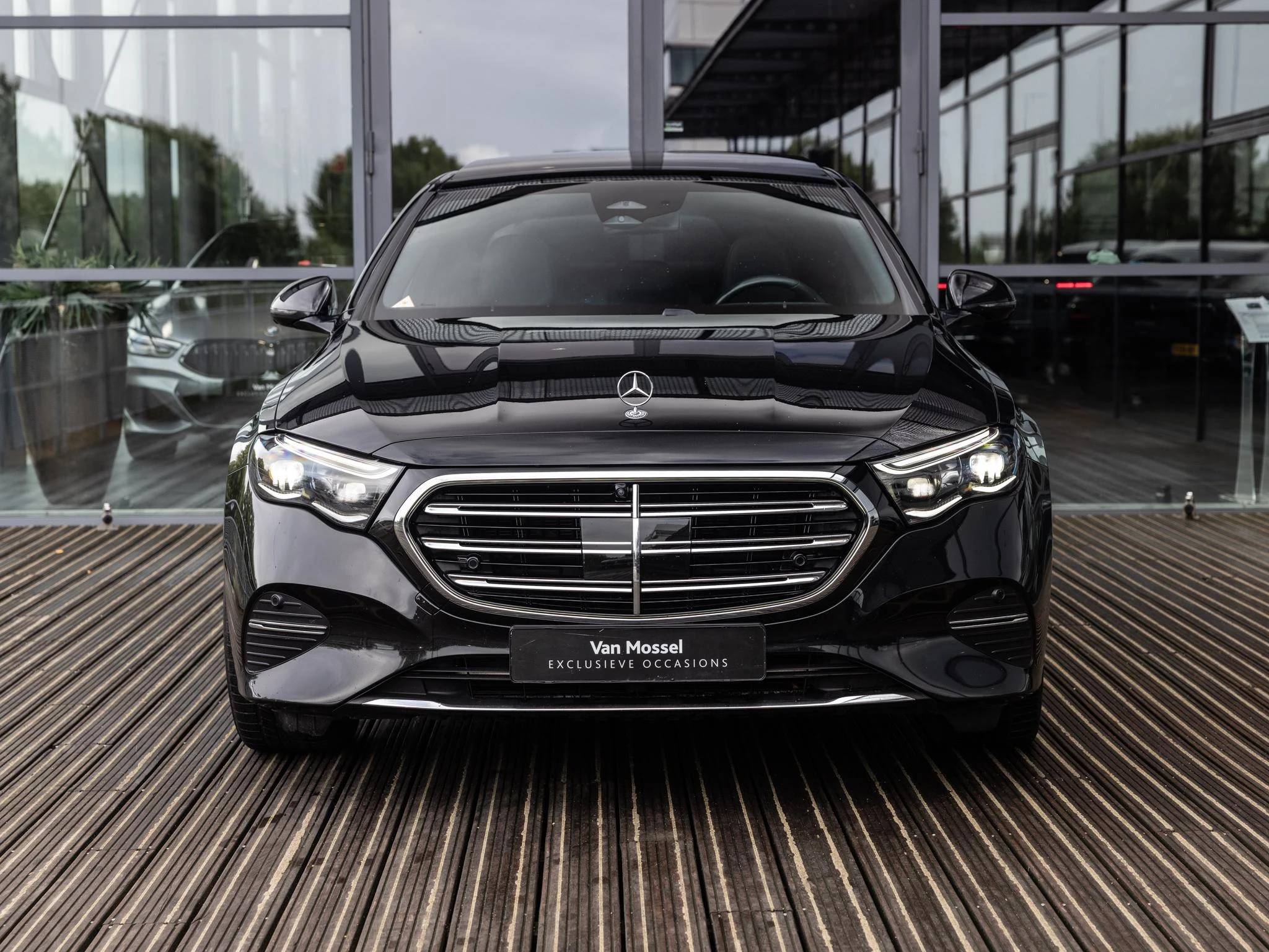 Mercedes-Benz-E-Klasse-image-1