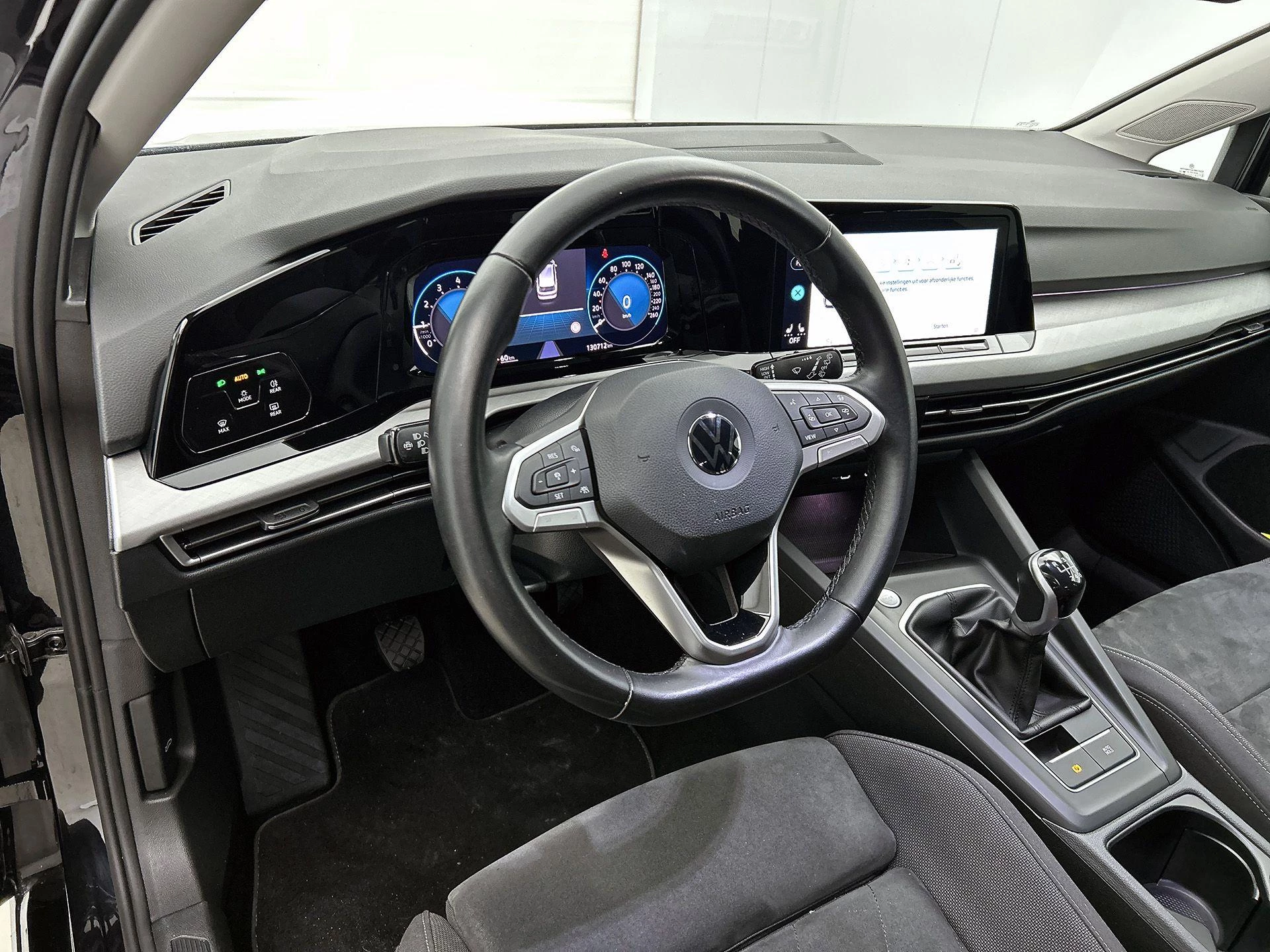 Volkswagen-Golf-image-22