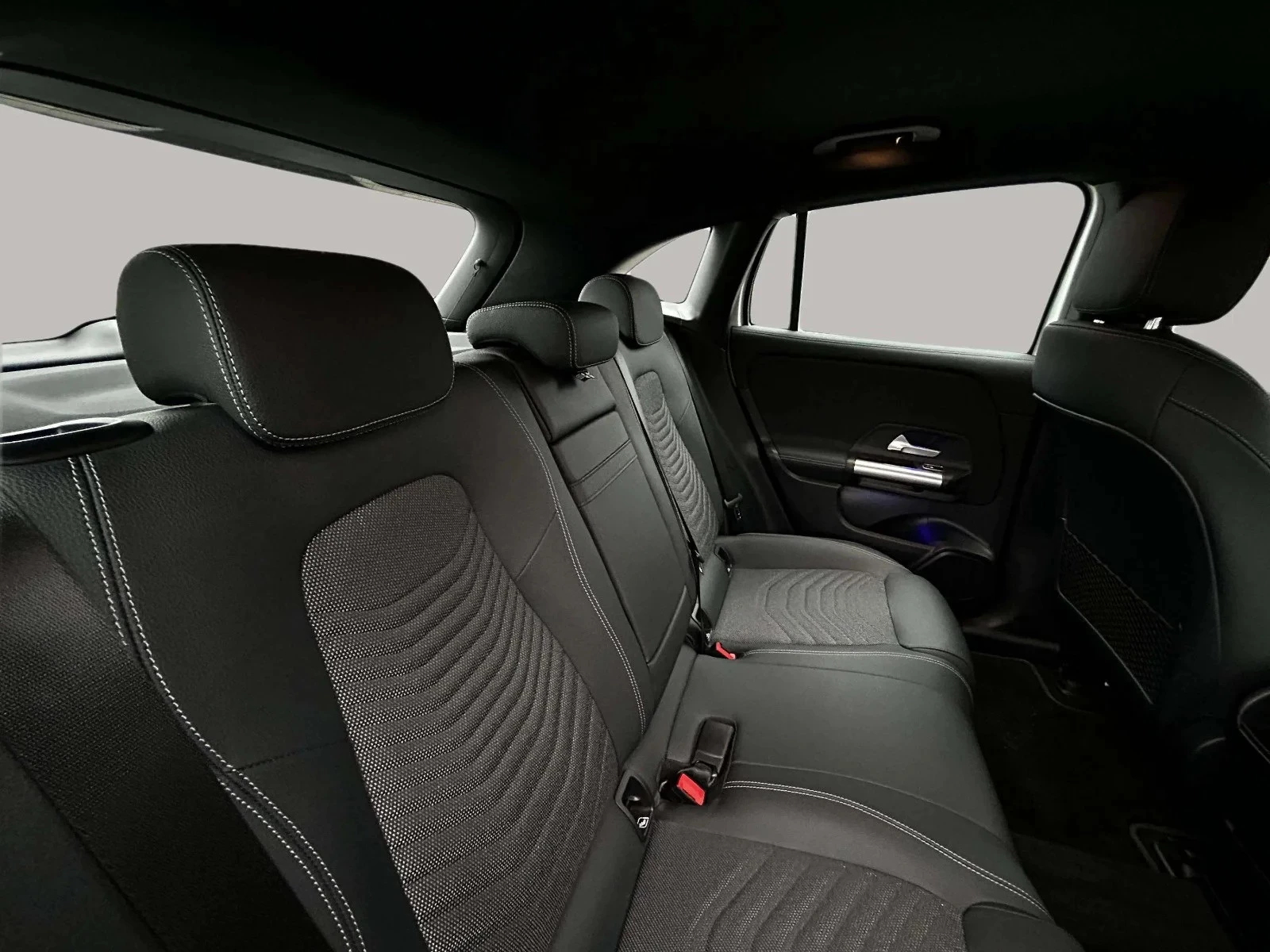 Mercedes-Benz-EQA-image-12