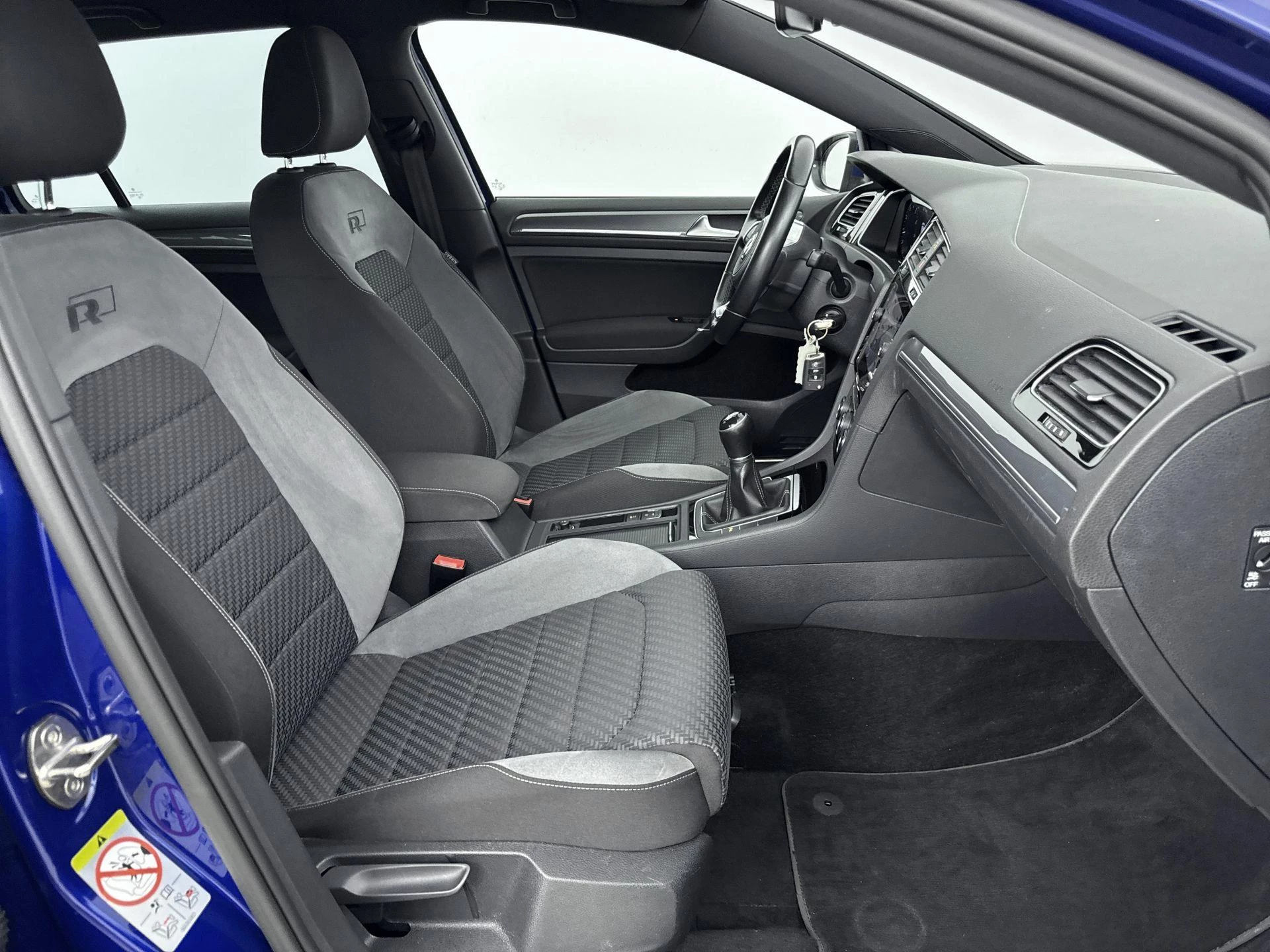 Volkswagen-Golf-image-26